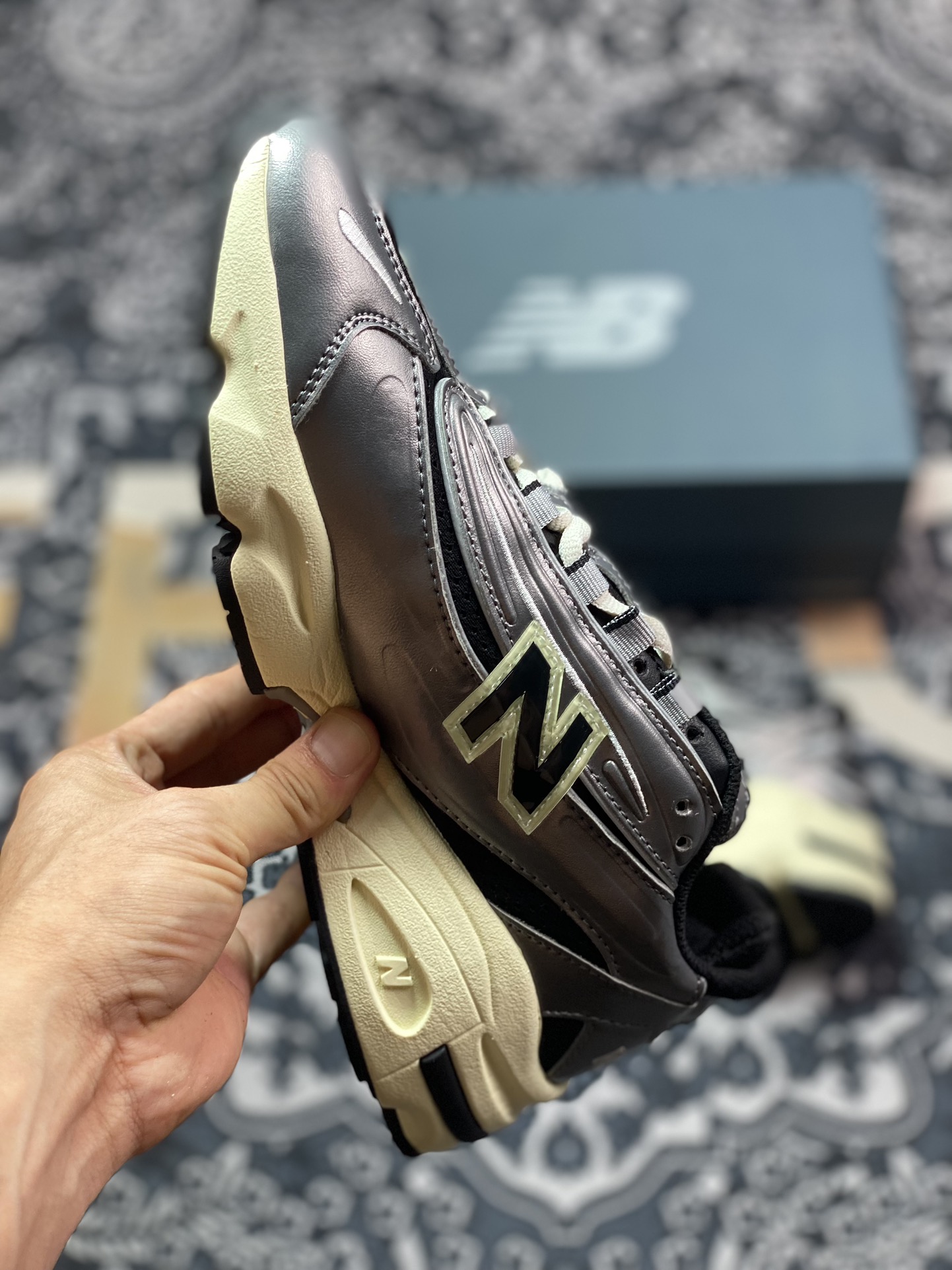 新百伦New Balance M1000”Silver Metallic”系列低帮慢跑鞋“金属钛钢银黑”M1000SL