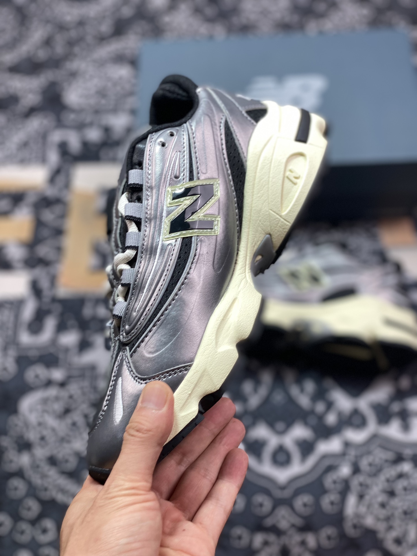 新百伦New Balance M1000”Silver Metallic”系列低帮慢跑鞋“金属钛钢银黑”M1000SL