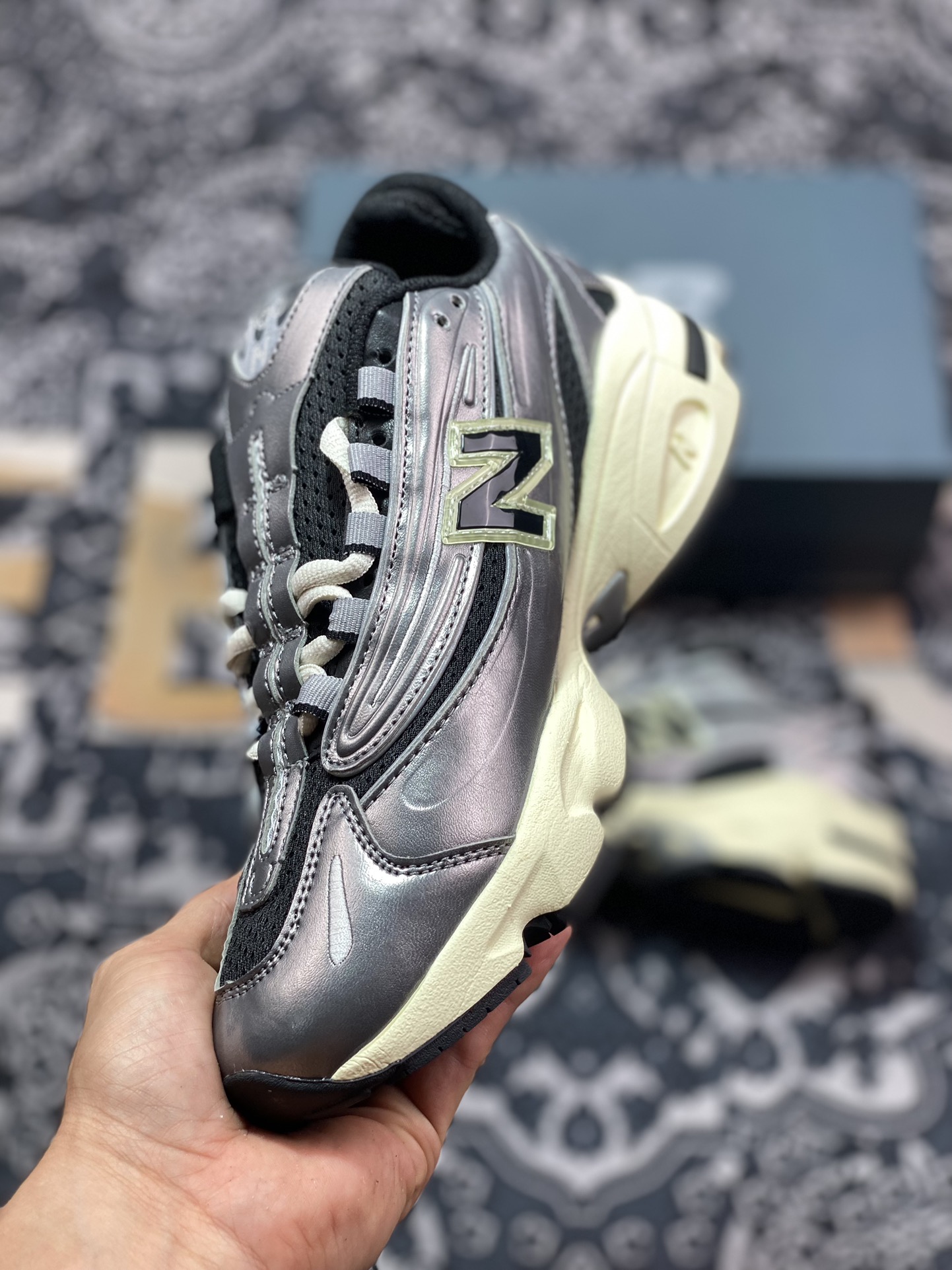 新百伦New Balance M1000”Silver Metallic”系列低帮慢跑鞋“金属钛钢银黑”M1000SL