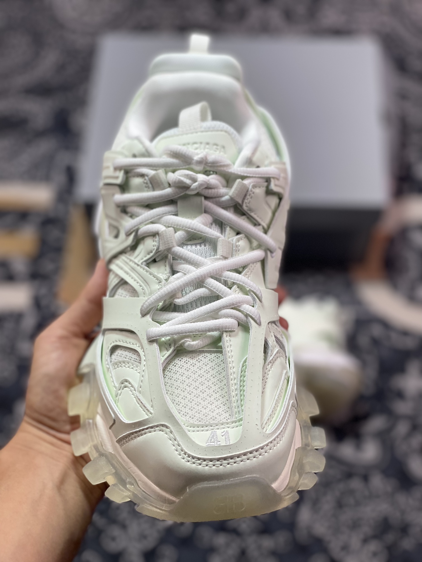 巴黎世家BALENCIAGA Track Trainers 3.0代系列低帮复古运动鞋“白玉绿夜光水晶底”542023 W3CR1 9000