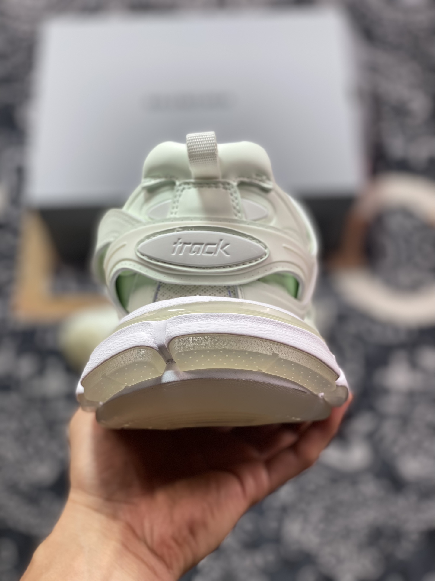 巴黎世家BALENCIAGA Track Trainers 3.0代系列低帮复古运动鞋“白玉绿夜光水晶底”542023 W3CR1 9000