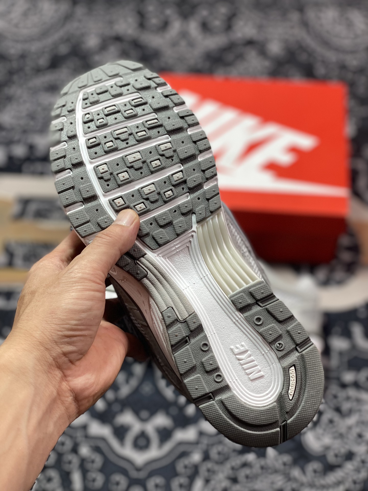 耐克Nike P-6000 Premium”Light Iron Grey”系列低帮慢跑鞋“岩石灰铁灰”FN6837-012