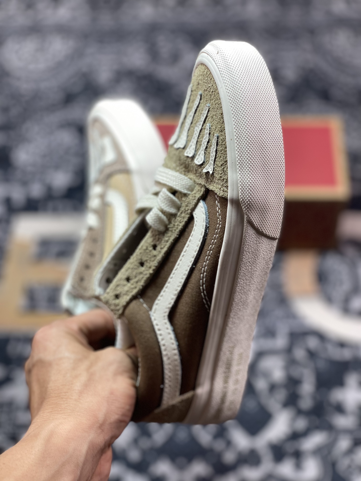 Mark SBTG x Vans 2024 亚洲艺术家联名系列  VN000CT84MG