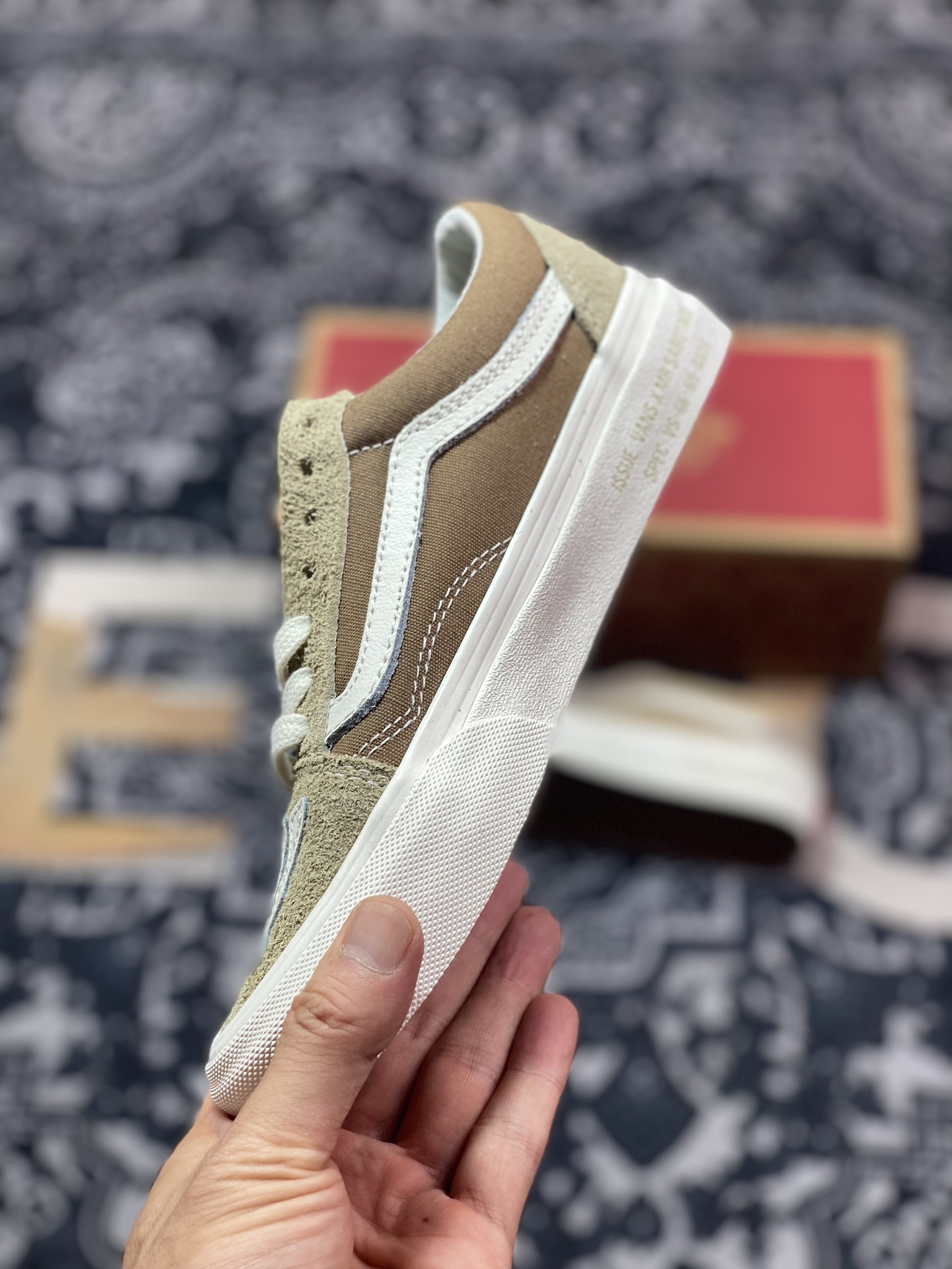 Mark SBTG x Vans 2024 亚洲艺术家联名系列  VN000CT84MG