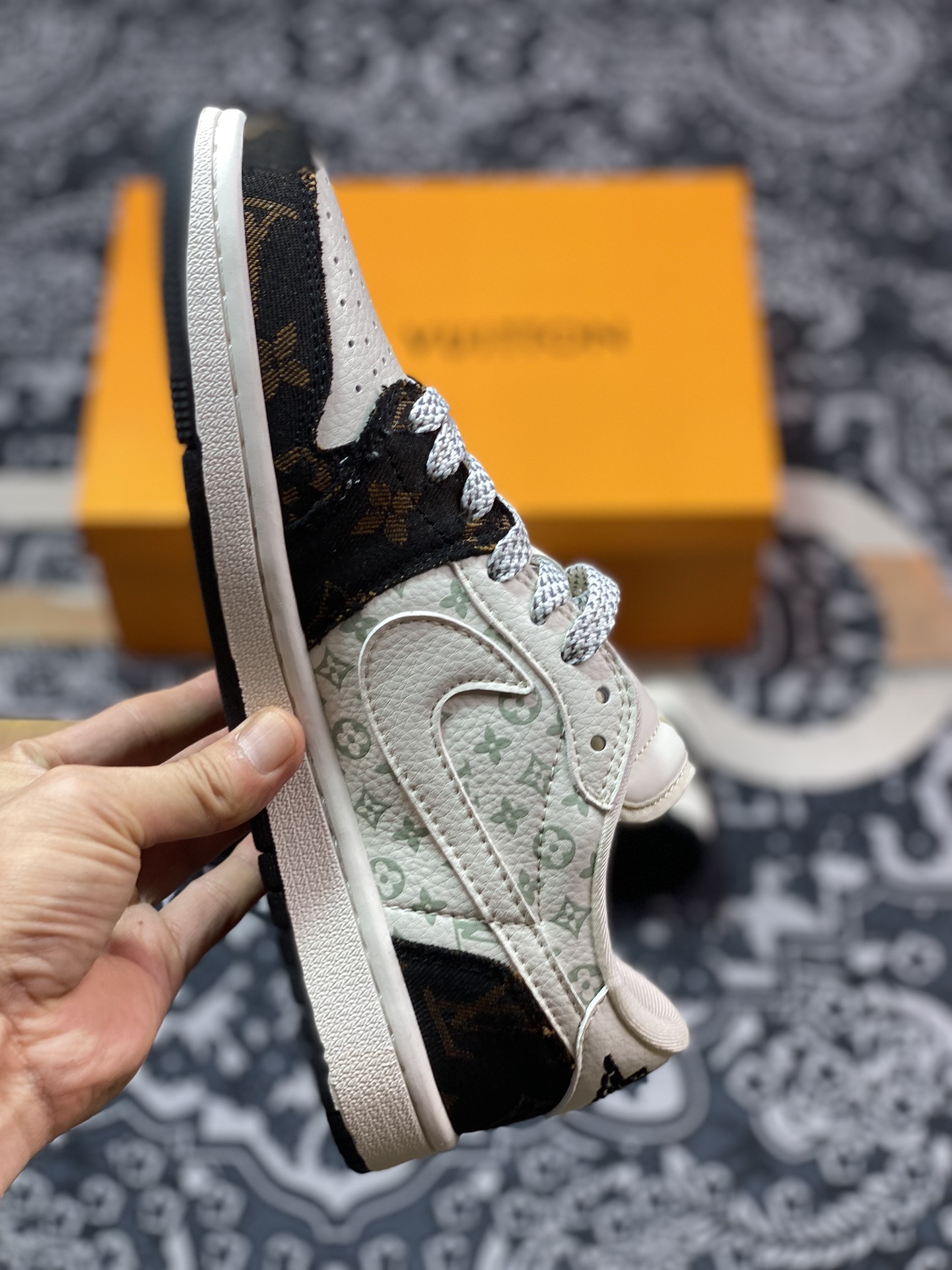 Air Jordan 1 Low OG ”高端定制” LV米白黑棕倒钩 SJ2068-103