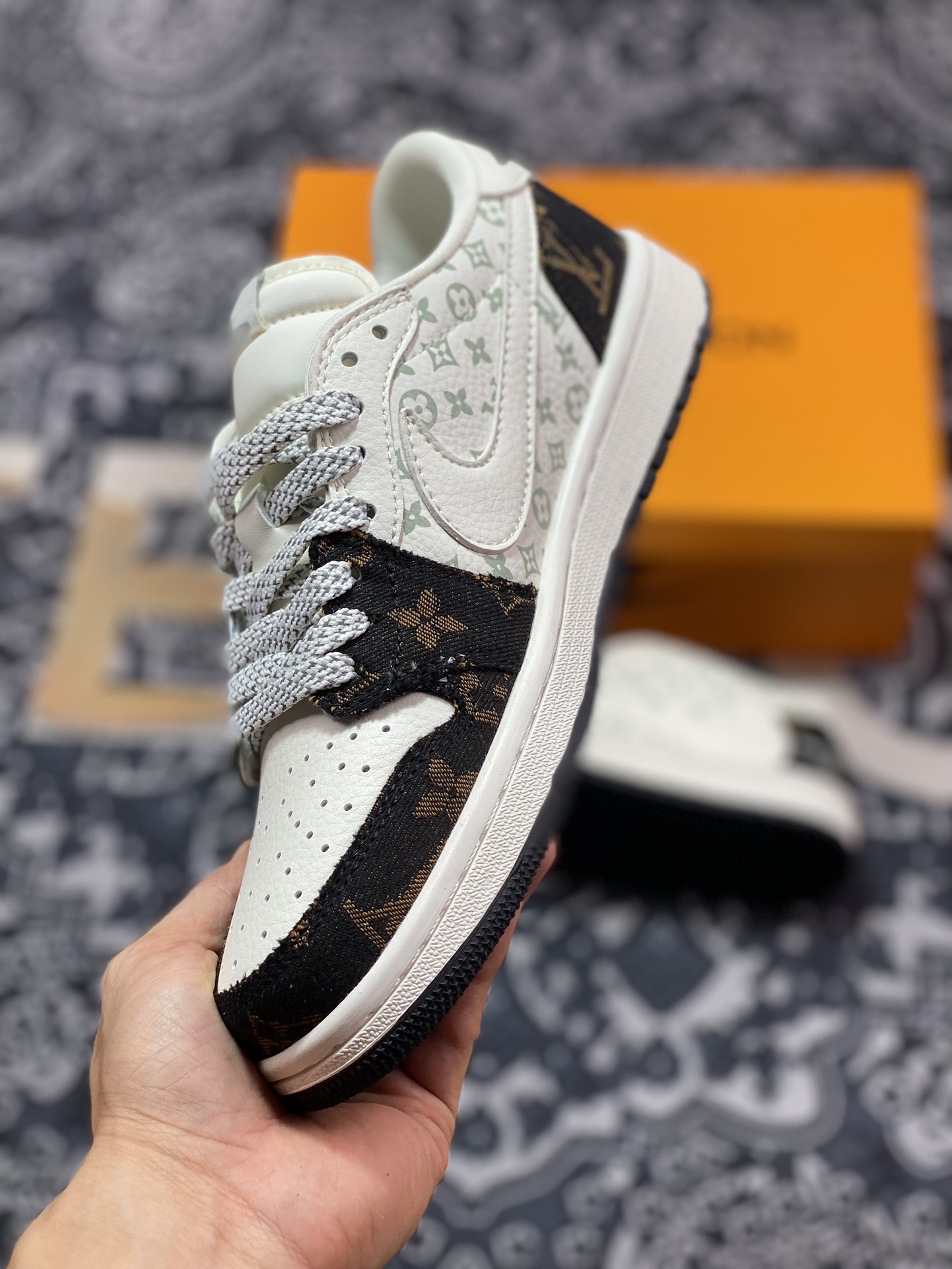 Air Jordan 1 Low OG ”高端定制” LV米白黑棕倒钩 SJ2068-103