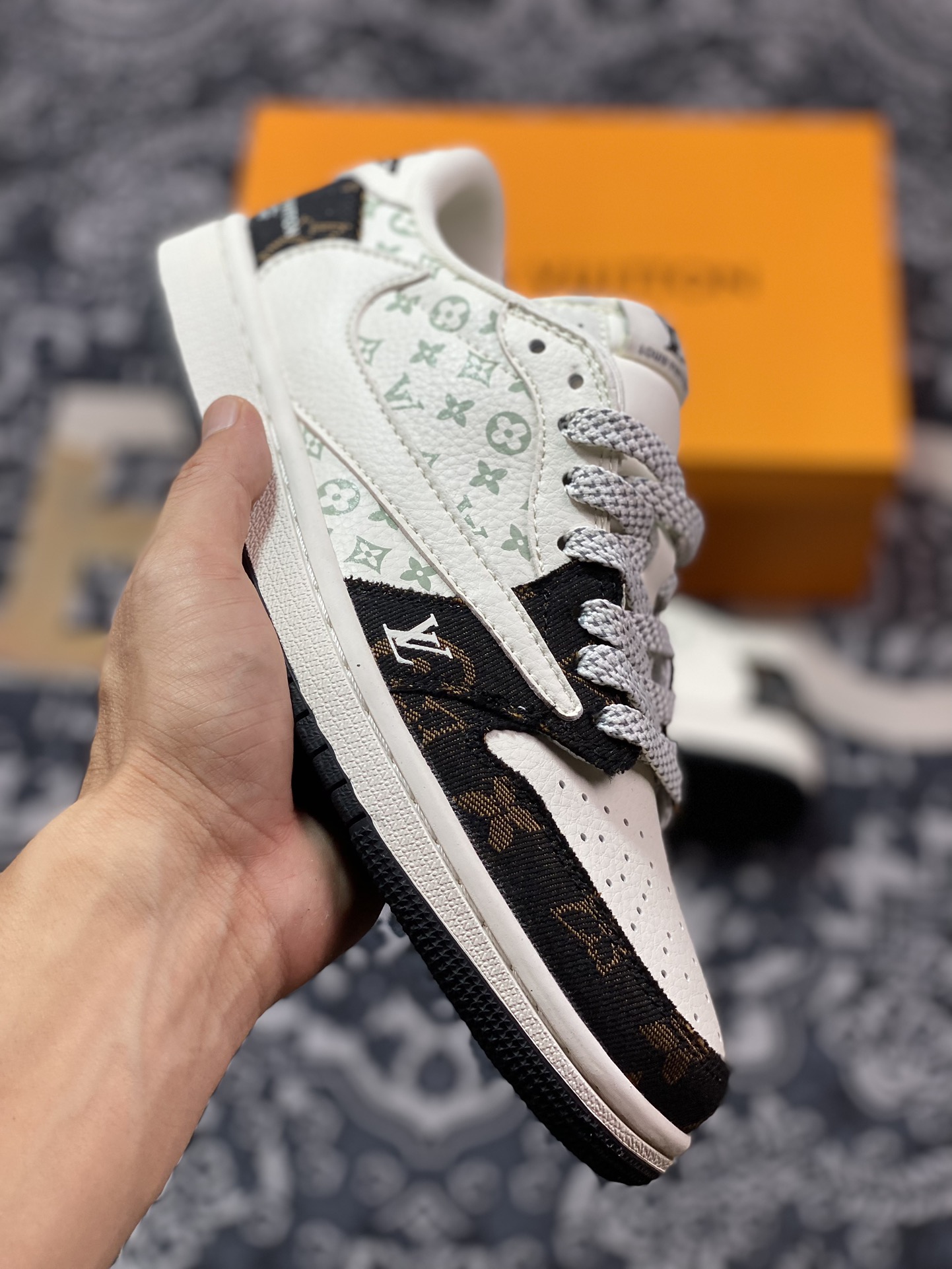 Air Jordan 1 Low OG ”高端定制” LV米白黑棕倒钩 SJ2068-103