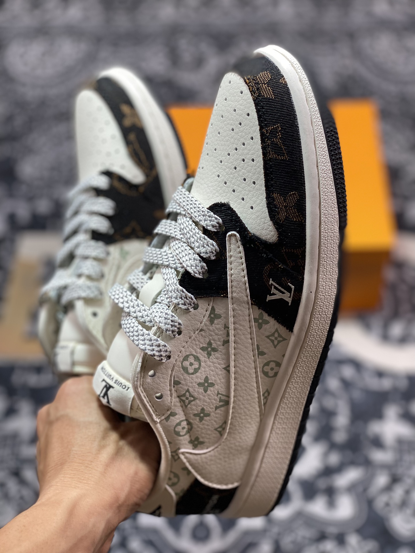 Air Jordan 1 Low OG ”高端定制” LV米白黑棕倒钩 SJ2068-103