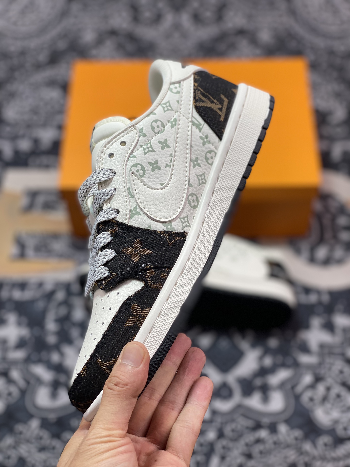 Air Jordan 1 Low OG ”高端定制” LV米白黑棕倒钩 SJ2068-103