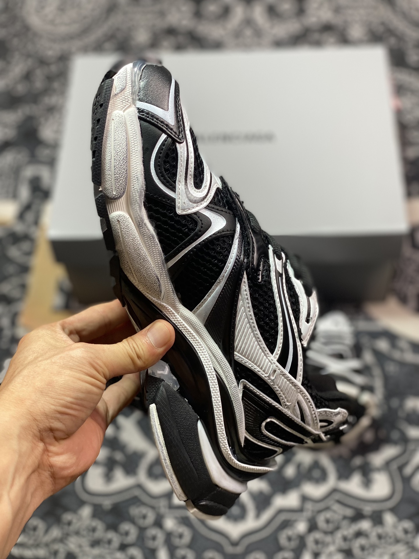 巴黎世家BALENCIAGA Runner Sneaker 3.0慢跑系列低帮复古慢跑鞋“解构黑银做旧3.0”779064 W3RXP 0213