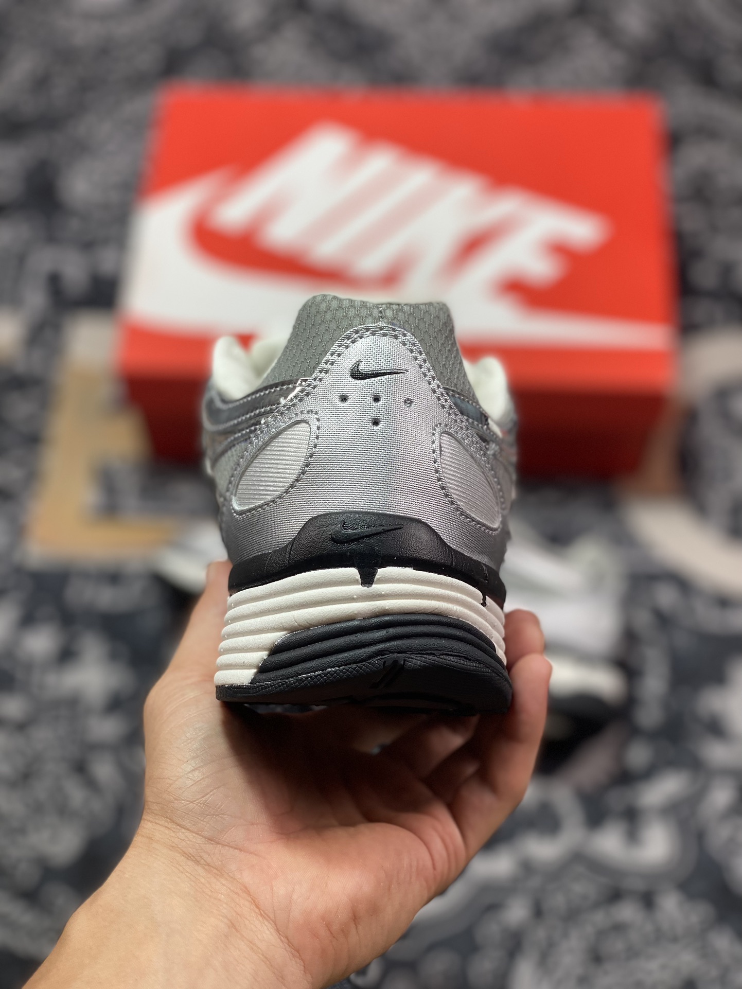 耐克Nike P-6000 Premium”Metallic Silver”系列低帮复古慢跑鞋“金属液态银黑”CN0149-001