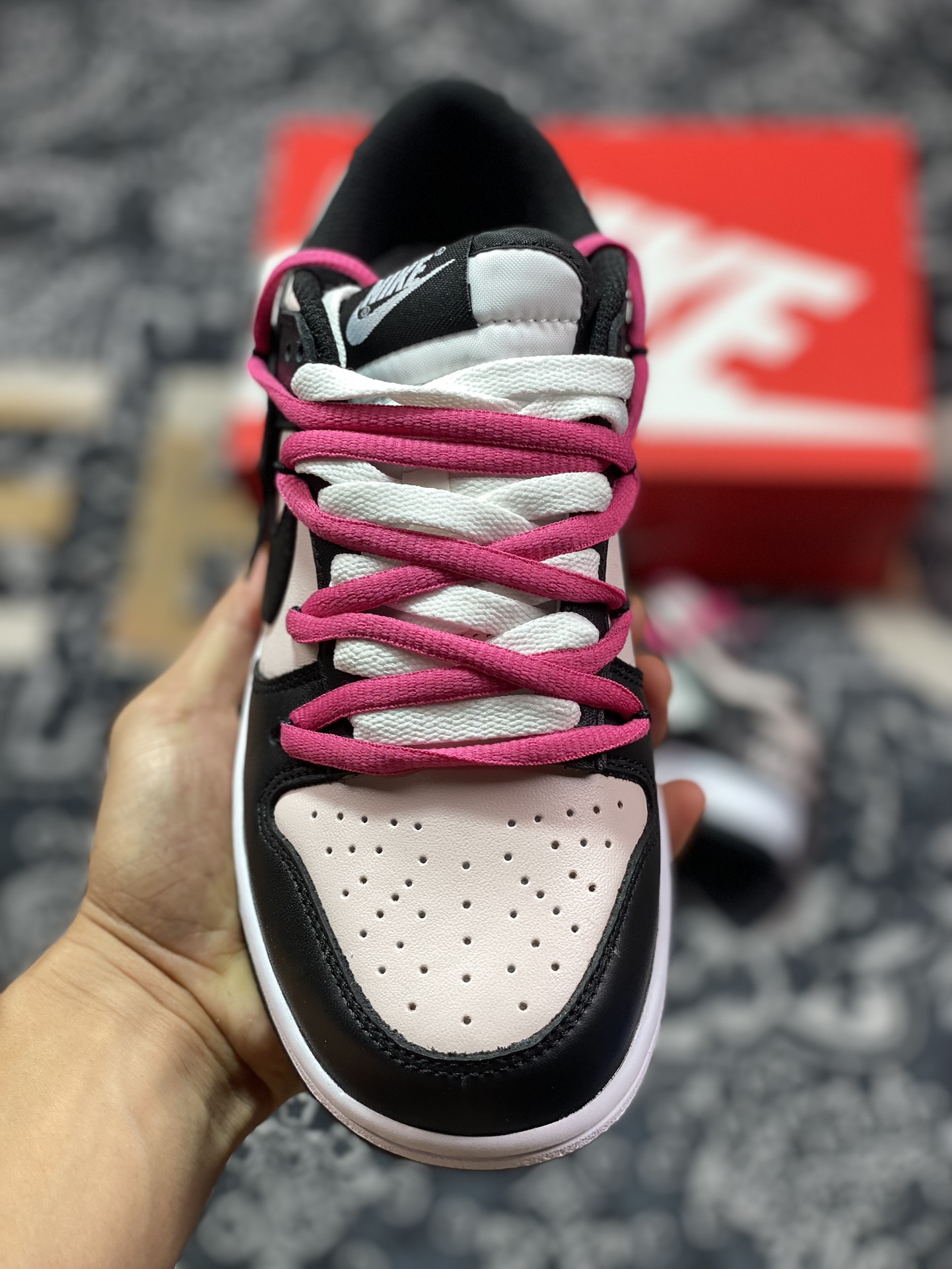 耐克Nike SB Dunk Low Lot”Black Pink”扣篮系列低帮休闲运动滑板板鞋“黑粉玫粉绑绳”CW1590-100