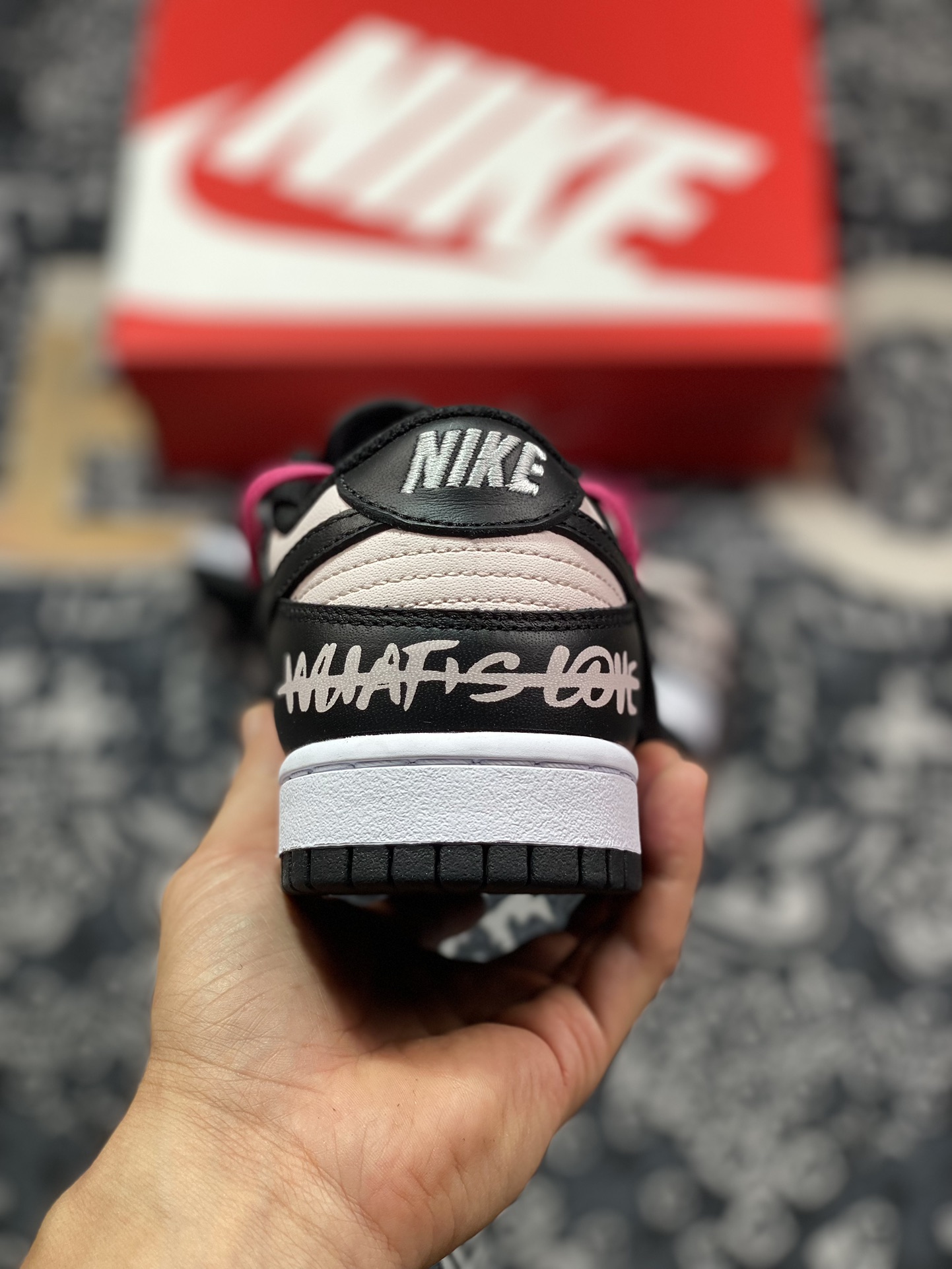 耐克Nike SB Dunk Low Lot”Black Pink”扣篮系列低帮休闲运动滑板板鞋“黑粉玫粉绑绳”CW1590-100