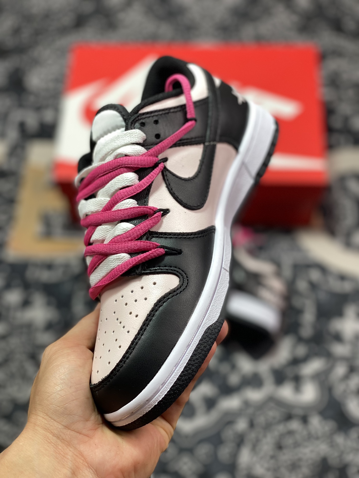 耐克Nike SB Dunk Low Lot”Black Pink”扣篮系列低帮休闲运动滑板板鞋“黑粉玫粉绑绳”CW1590-100