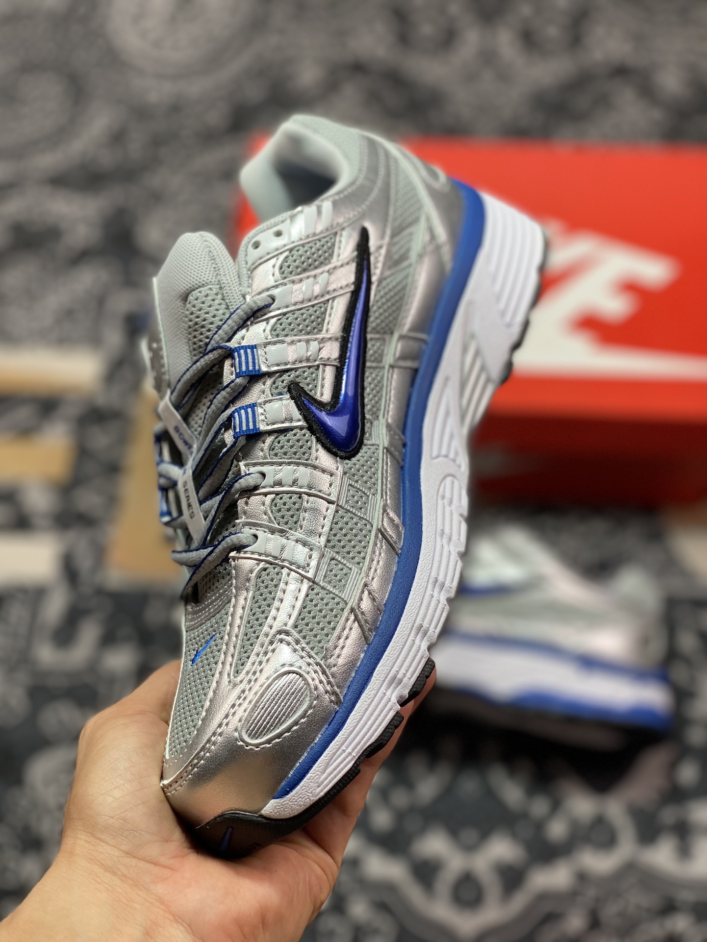 耐克Nike P-6000 Premium”Silver/Laser Blue”系列低帮慢跑鞋“子弹银皇家蓝”BV1021-001