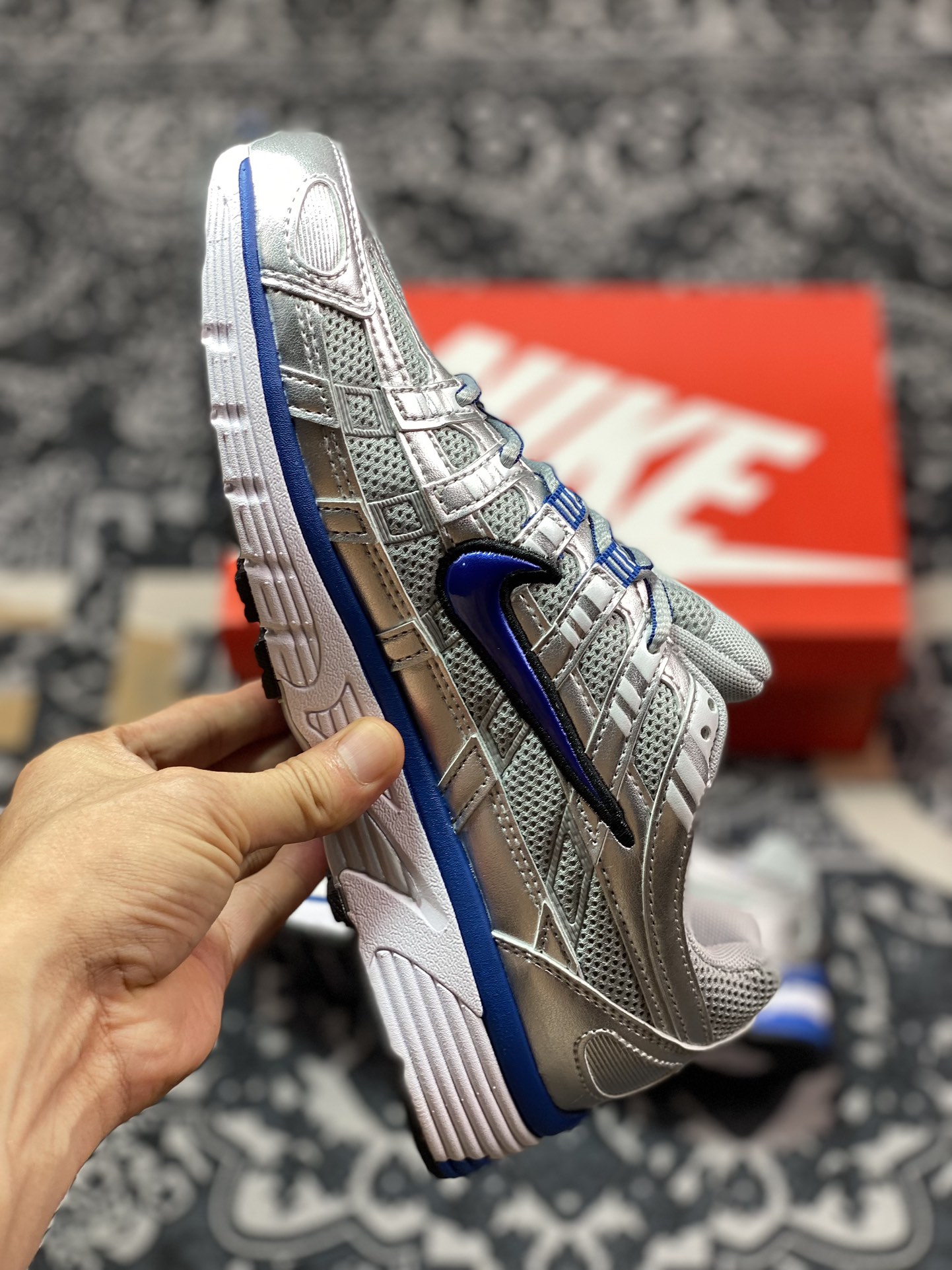 耐克Nike P-6000 Premium”Silver/Laser Blue”系列低帮慢跑鞋“子弹银皇家蓝”BV1021-001