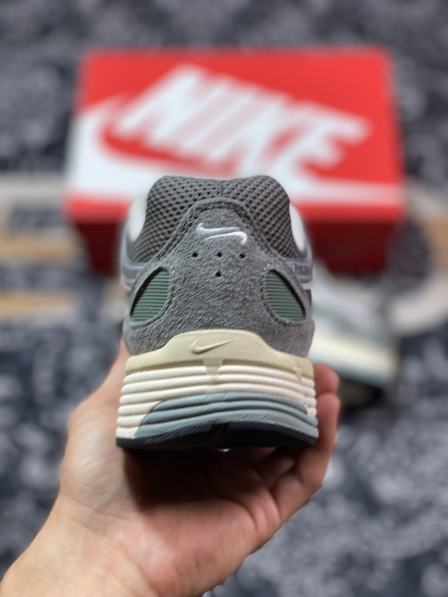 耐克Nike P-6000”Flat Pewter Light Iron ”系列低帮舒适慢跑鞋“深灰银椰奶白”FN7509-029