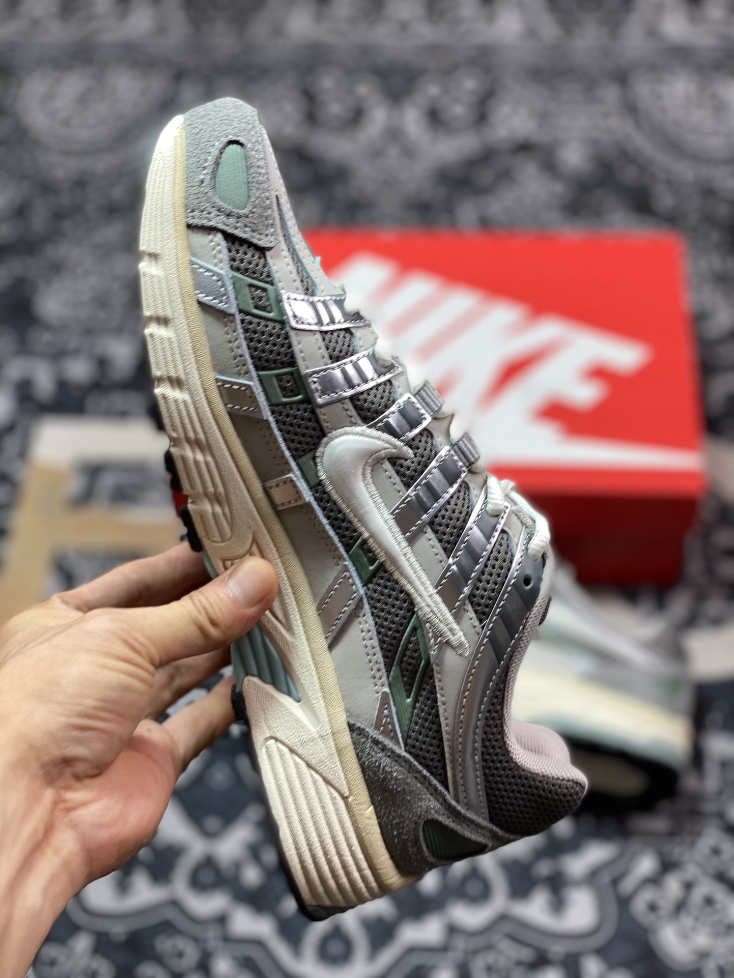 耐克Nike P-6000”Flat Pewter Light Iron ”系列低帮舒适慢跑鞋“深灰银椰奶白”FN7509-029