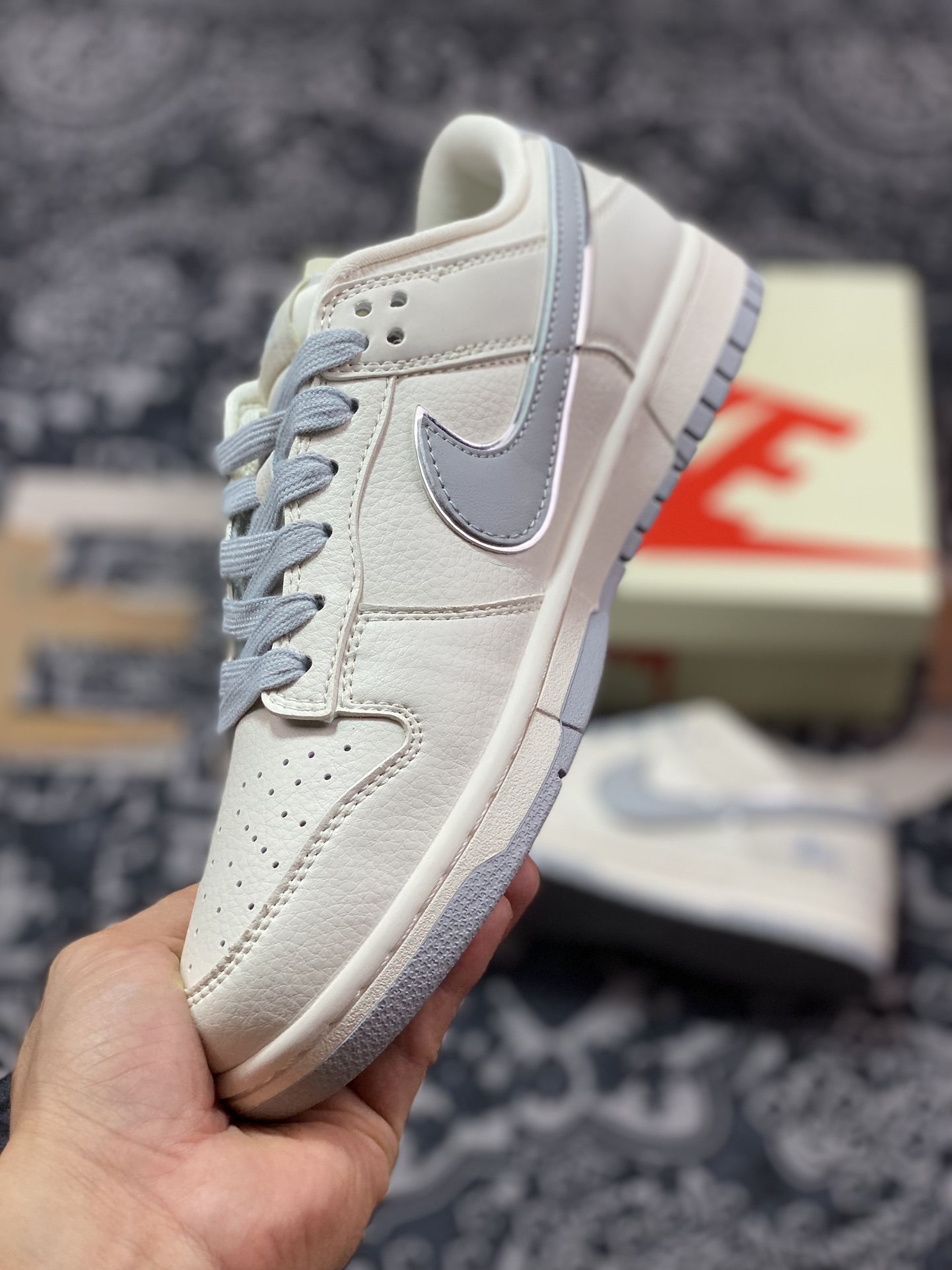 斯图西/Stussy x Nike By You SB Dunk Low Retro SP扣篮滑板板鞋“米白烟灰图西刺绣反光”DQ1098-377