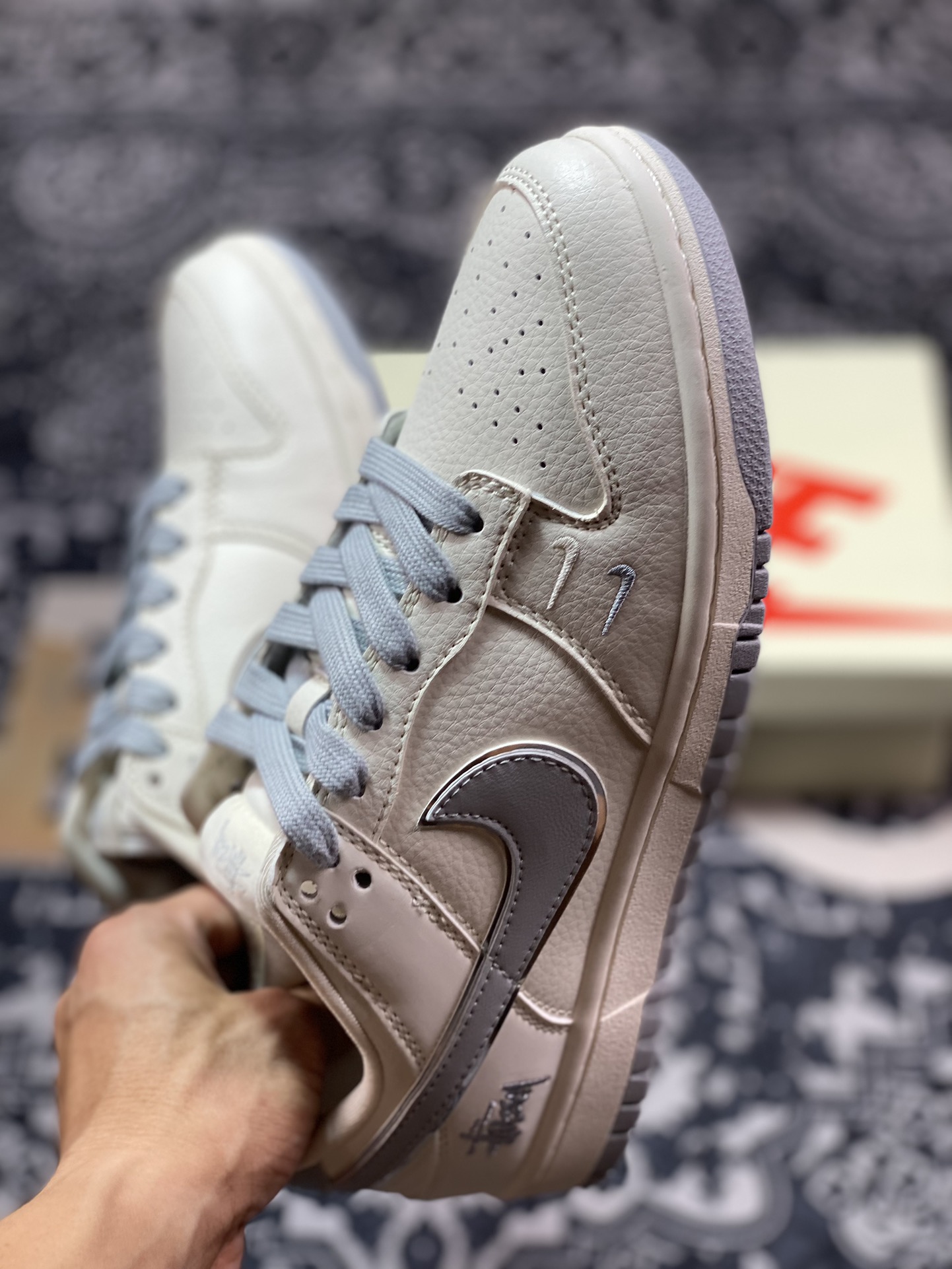 斯图西/Stussy x Nike By You SB Dunk Low Retro SP扣篮滑板板鞋“米白烟灰图西刺绣反光”DQ1098-377