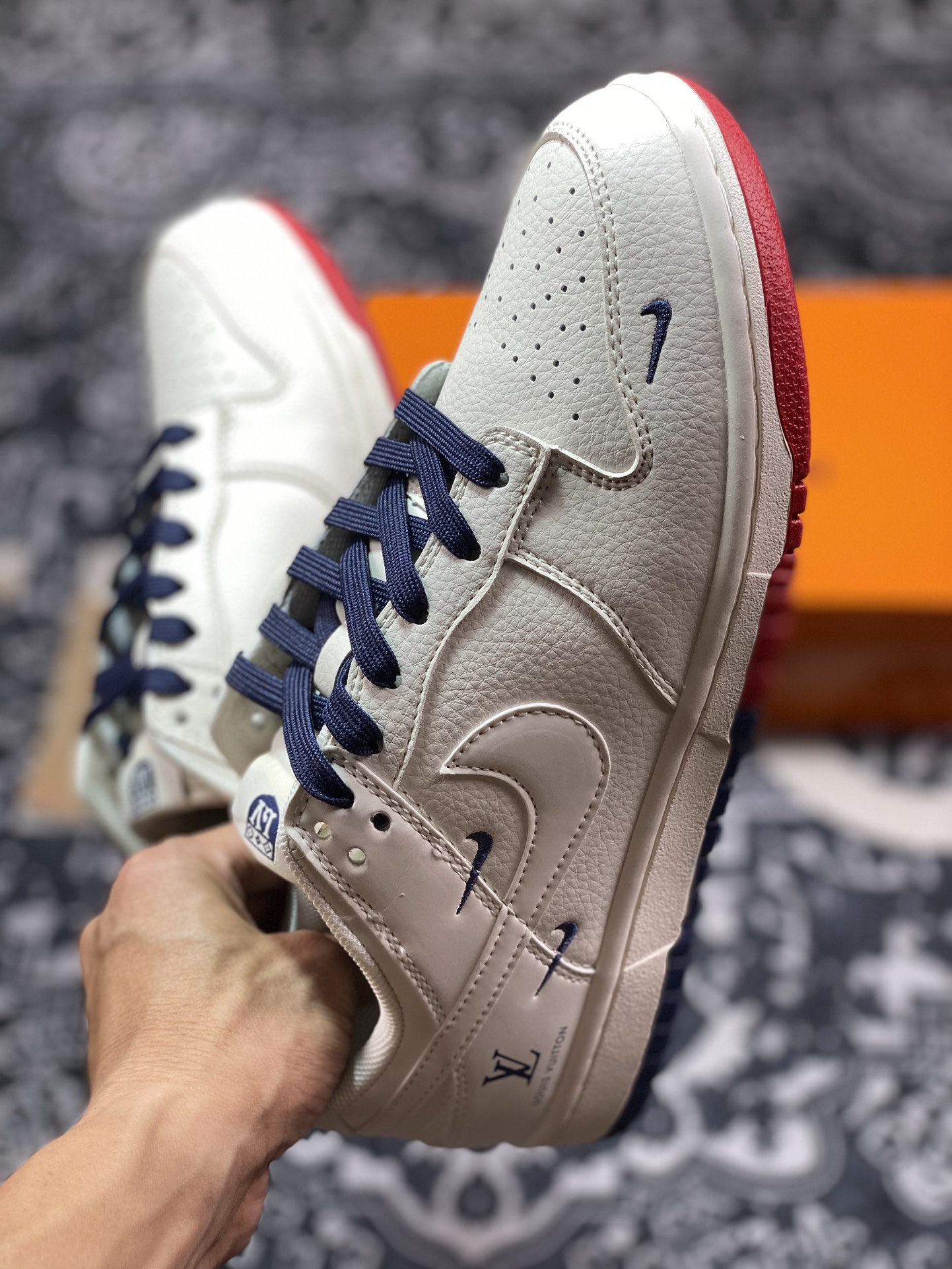 Louis Vuitton x Nike SB Dunk Low”Beige/Red/Navy/LV”扣篮板鞋“米白红藏蓝双小钩LV反光”XX2025-333