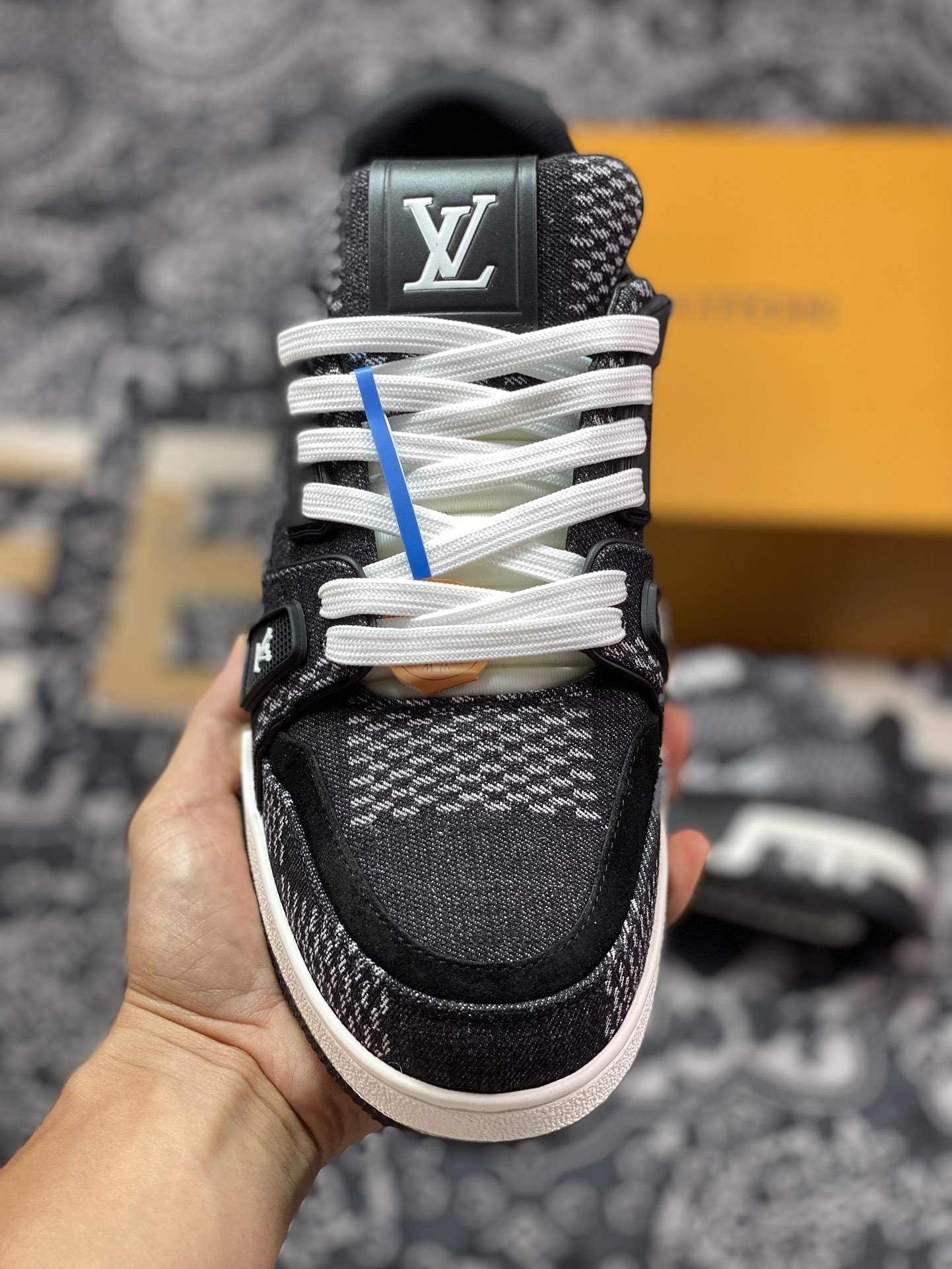 Louis Vuitton Trainer Sneaker Low 运动系列低帮文化篮球板鞋“牛仔黑灰大棋盘格子”1AD6DX