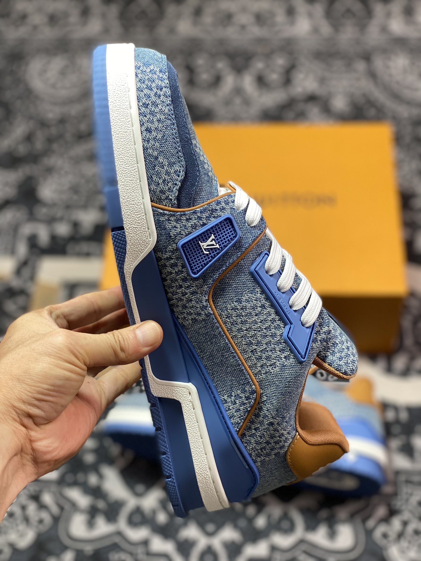 路易威登Louis Vuitton Trainer Sneaker Low 运动系列低帮复古篮球板鞋“牛仔浅蓝灰棕大棋盘格子”1AD6DJ