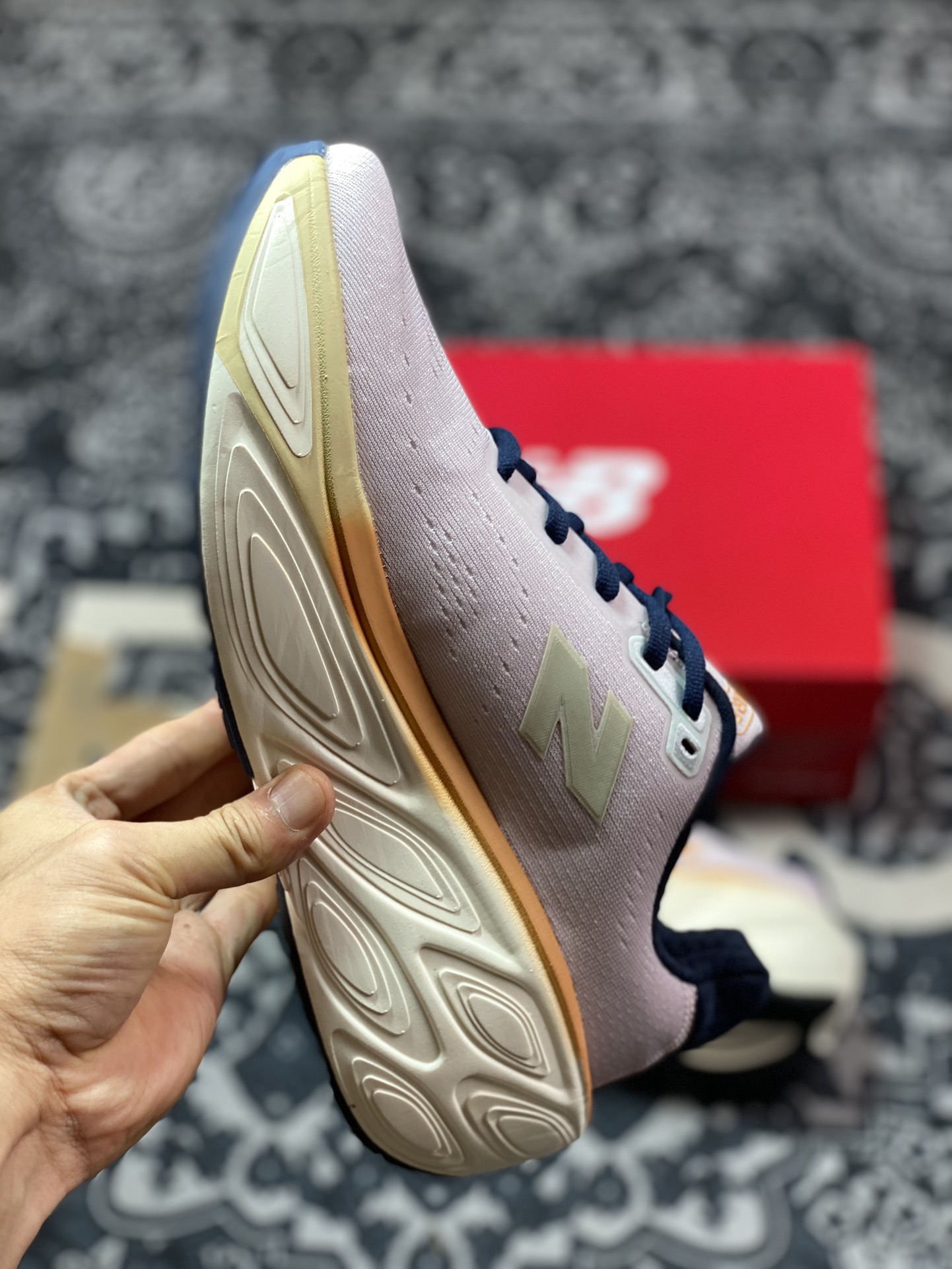 NB新百伦New Balance Fresh Foam X More V5 莫尔V5系列低帮运动慢跑鞋“网织橘黄白”MMBFAD8