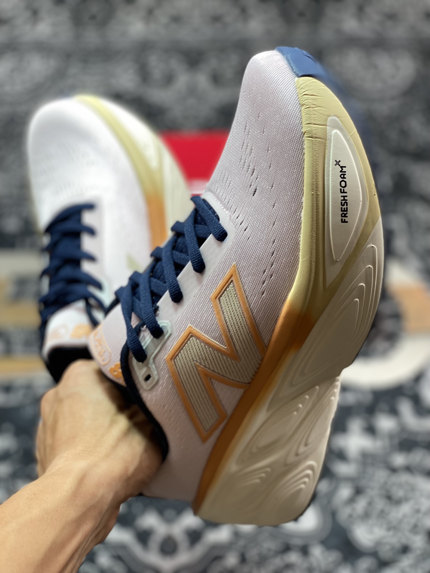 NB新百伦New Balance Fresh Foam X More V5 莫尔V5系列低帮运动慢跑鞋“网织橘黄白”MMBFAD8