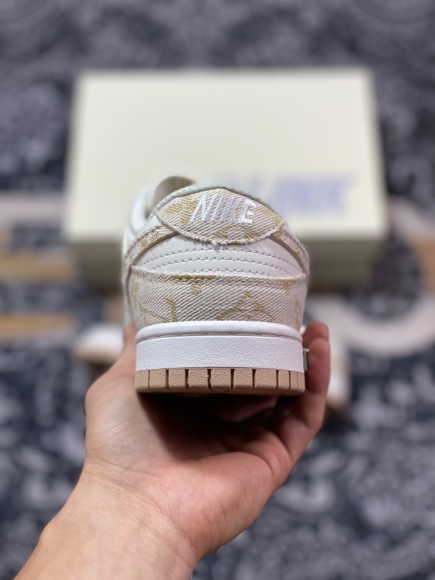 Louis Vuitton x Nike SB Dunk Low Lot”White/Khaki/LV Monogram”扣篮系列低帮滑板板鞋“拼接白浅卡其LV印花”DJ2024-007