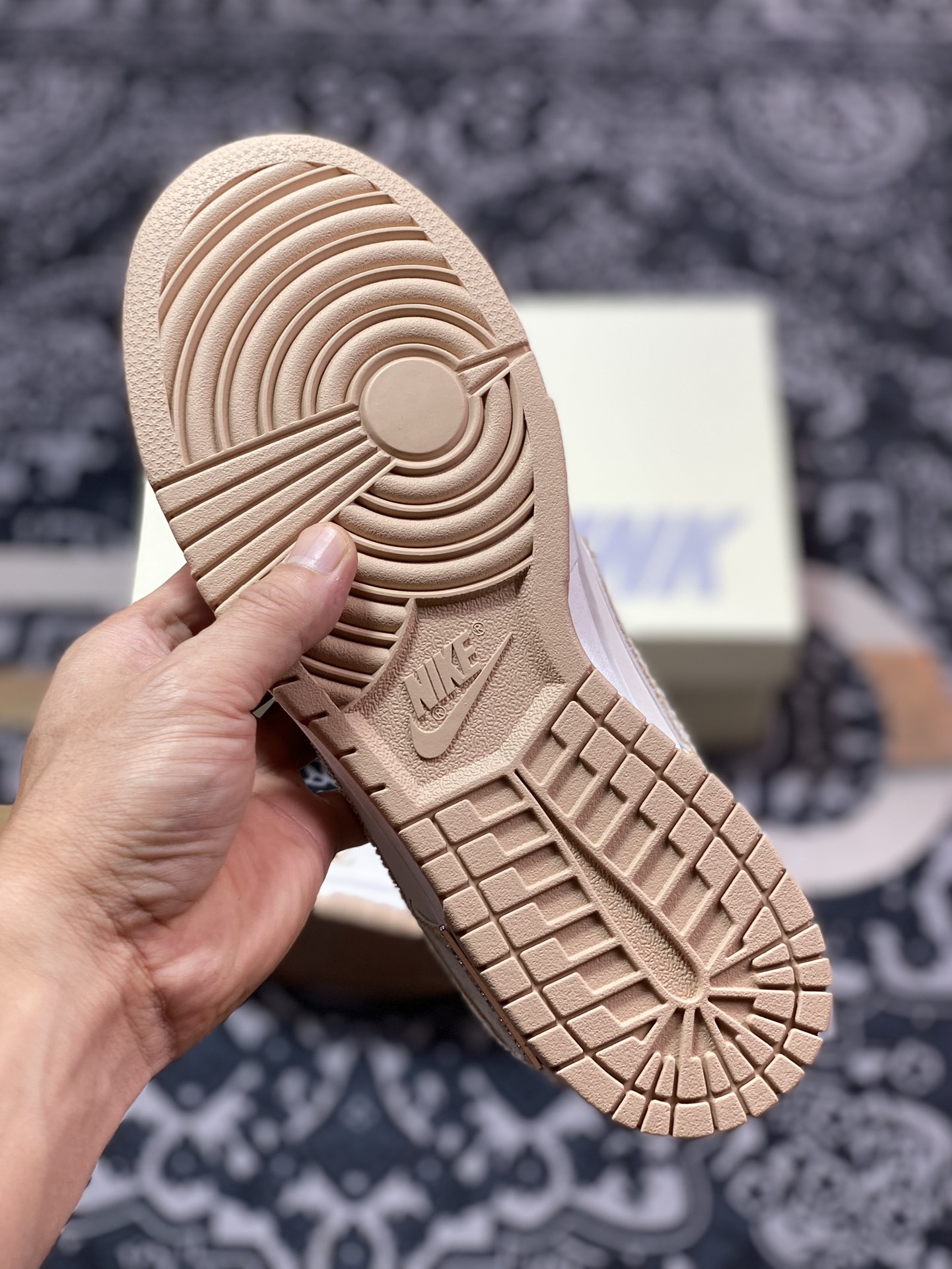 Louis Vuitton x Nike SB Dunk Low Lot”White/Khaki/LV Monogram”扣篮系列低帮滑板板鞋“拼接白浅卡其LV印花”DJ2024-007