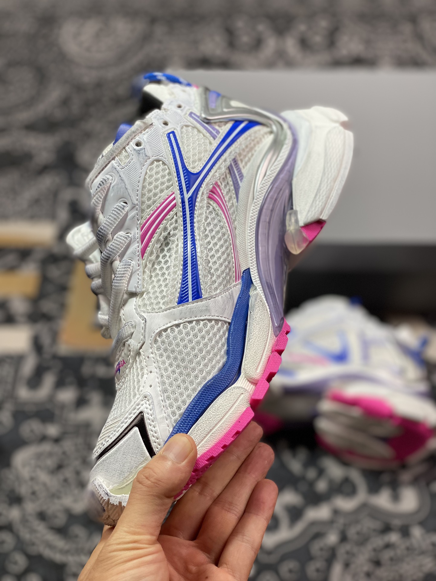 巴黎世家BALENCIAGA Runner Sneaker”White/Blue/Pink/Purple”2.0慢跑系列低帮跑鞋“2.0解构破坏白蓝粉紫”772774 W3RMU 9554