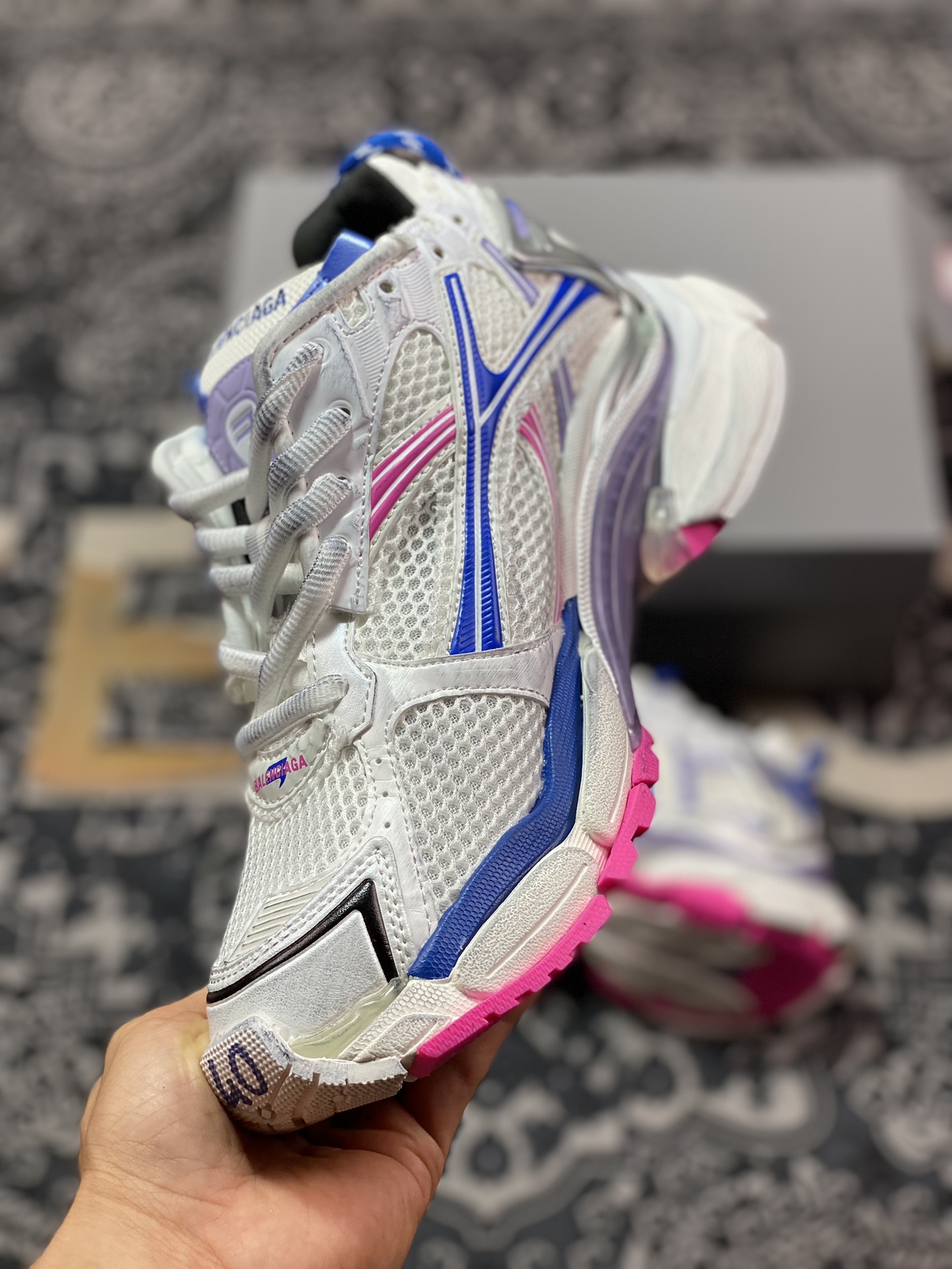 巴黎世家BALENCIAGA Runner Sneaker”White/Blue/Pink/Purple”2.0慢跑系列低帮跑鞋“2.0解构破坏白蓝粉紫”772774 W3RMU 9554