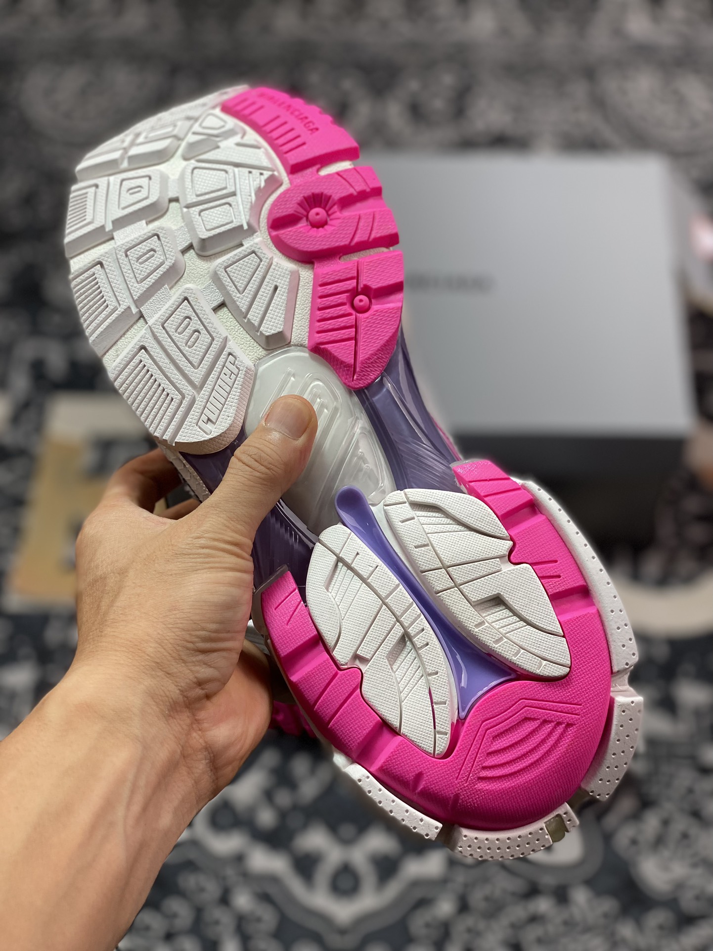 巴黎世家BALENCIAGA Runner Sneaker”White/Blue/Pink/Purple”2.0慢跑系列低帮跑鞋“2.0解构破坏白蓝粉紫”772774 W3RMU 9554