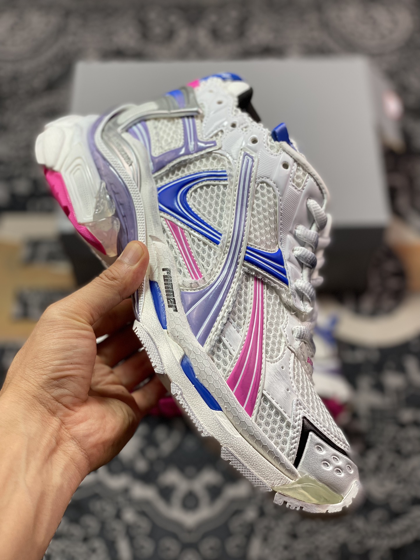 巴黎世家BALENCIAGA Runner Sneaker”White/Blue/Pink/Purple”2.0慢跑系列低帮跑鞋“2.0解构破坏白蓝粉紫”772774 W3RMU 9554