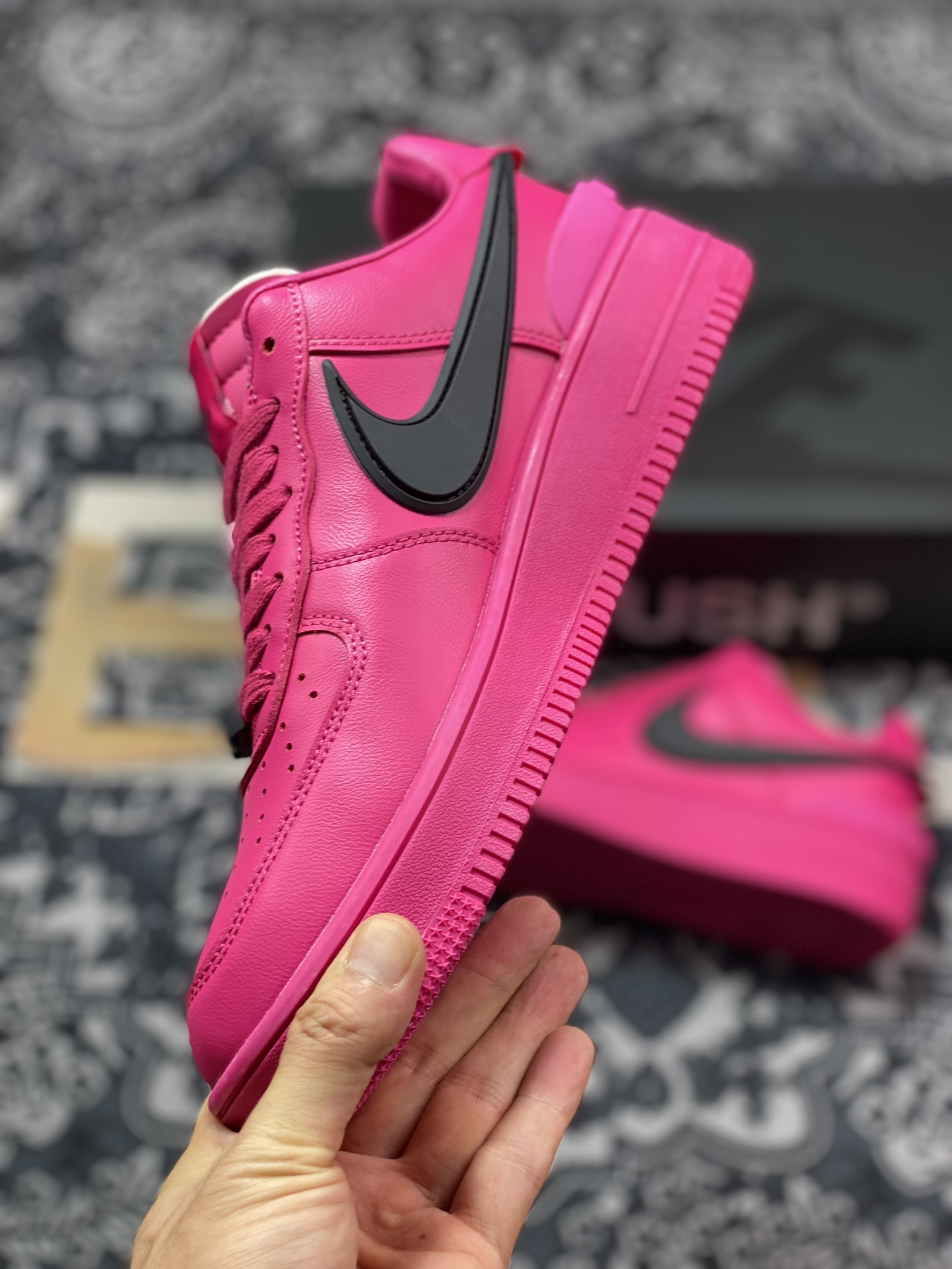 Nike推出AMBUSH x Nike Air Force 1 Low 系列，此系列均采用皮革结构 DV3464-200