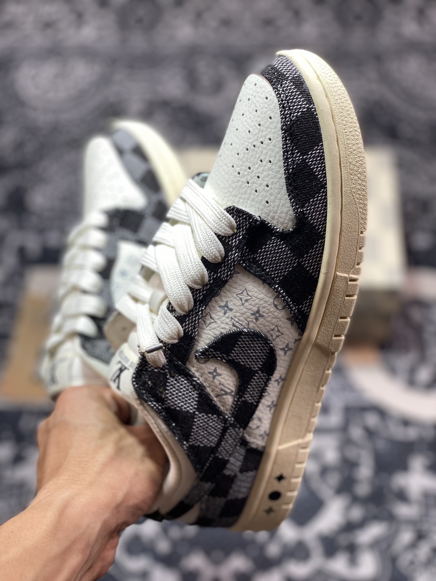 NK Dunk Low Retro ”DIY高端定制” LV白黑棋格牛仔 低帮休闲运动板鞋 XB3802-353