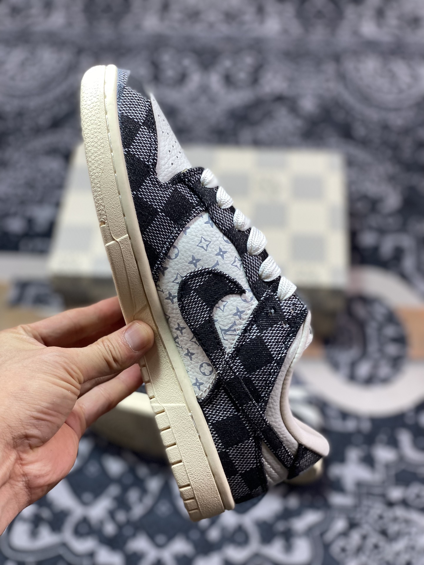 NK Dunk Low Retro ”DIY高端定制” LV白黑棋格牛仔 低帮休闲运动板鞋 XB3802-353