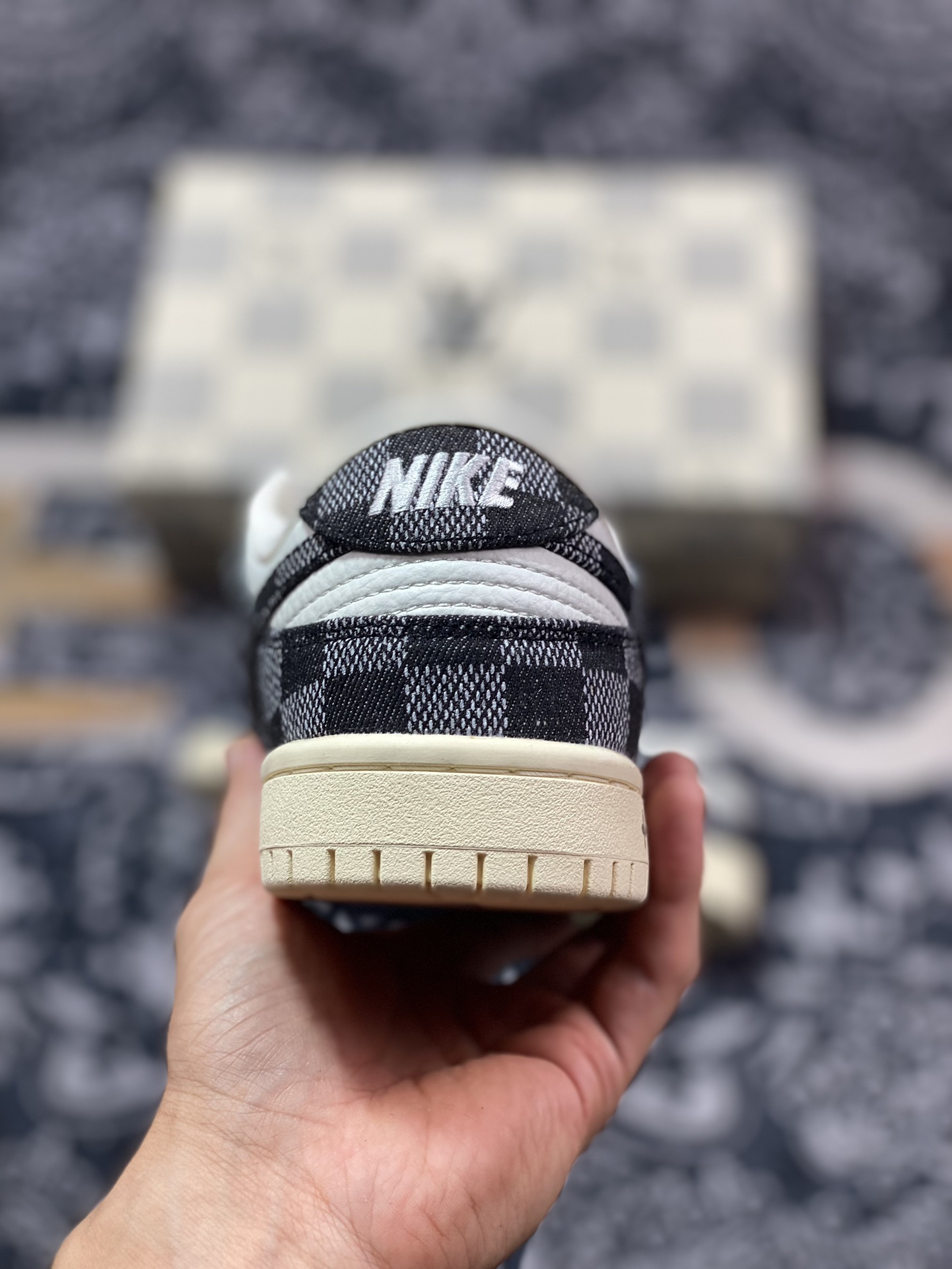 NK Dunk Low Retro ”DIY高端定制” LV白黑棋格牛仔 低帮休闲运动板鞋 XB3802-353