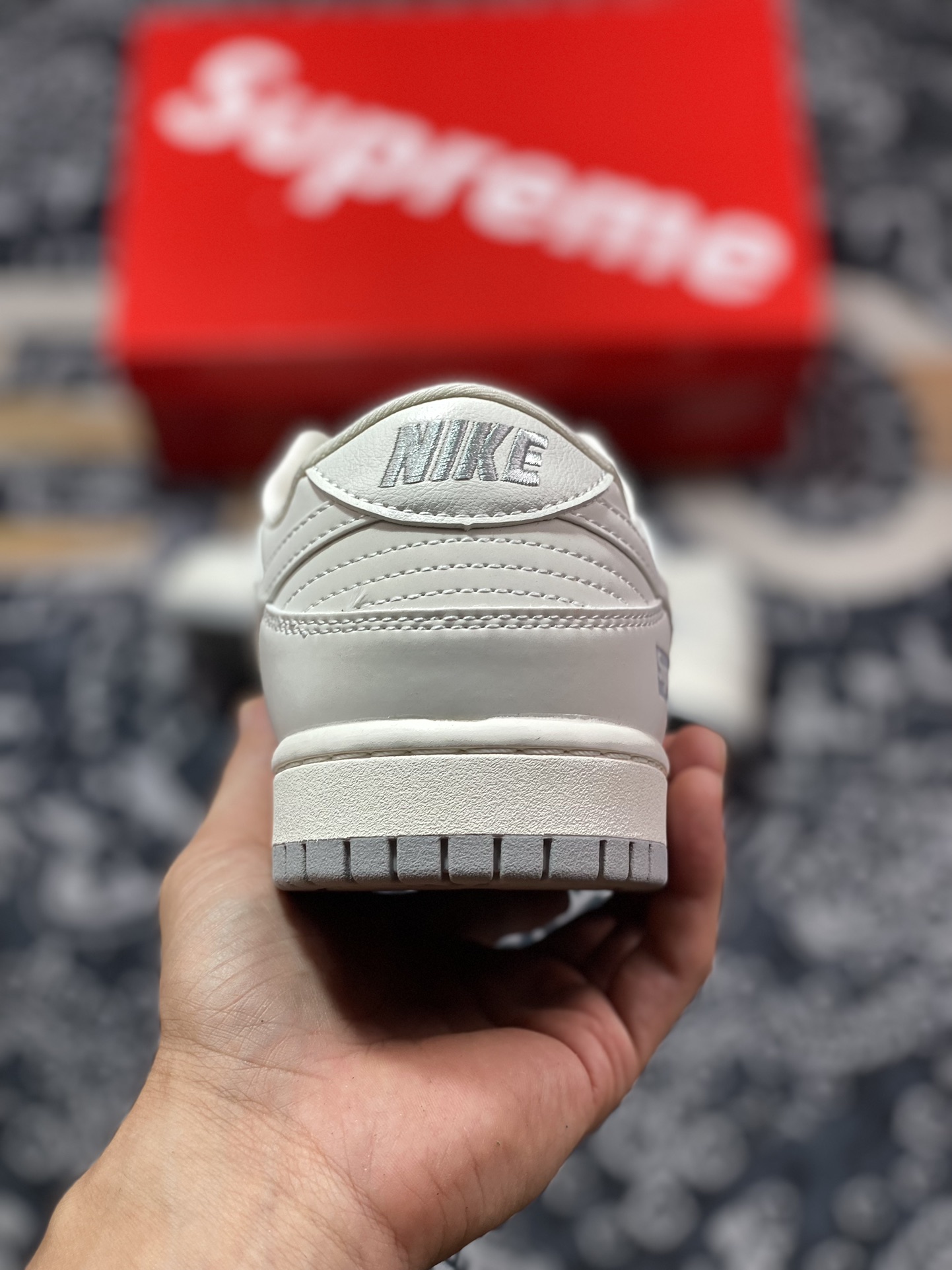 Nk SB Dunk Low Supreme联名-经典米灰低帮休闲板鞋 XX8888-001