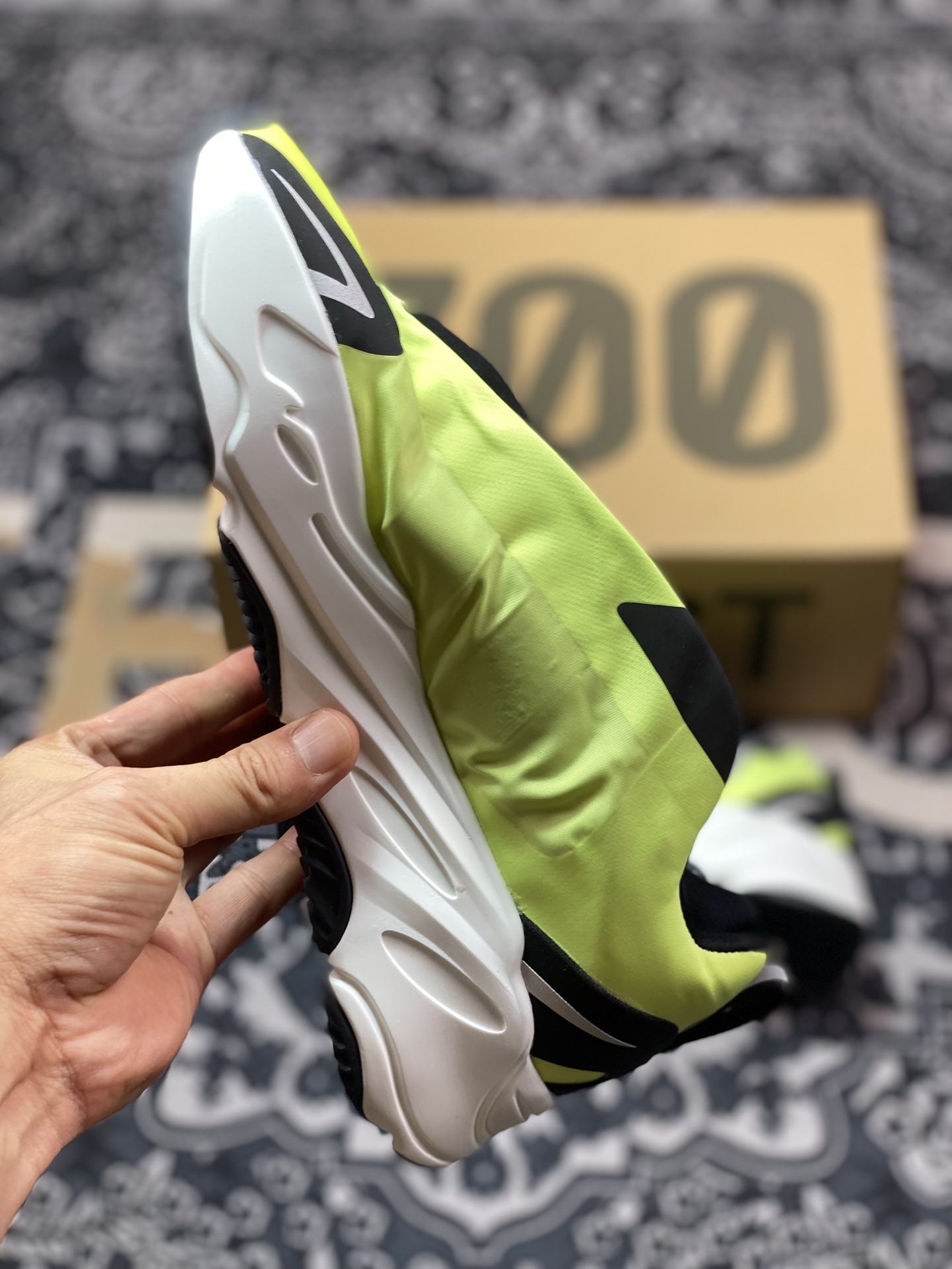 AD 阿迪Yeezy 700 MNVN 3M反光 侃爷椰子700潮流复古老爹鞋 GY2055