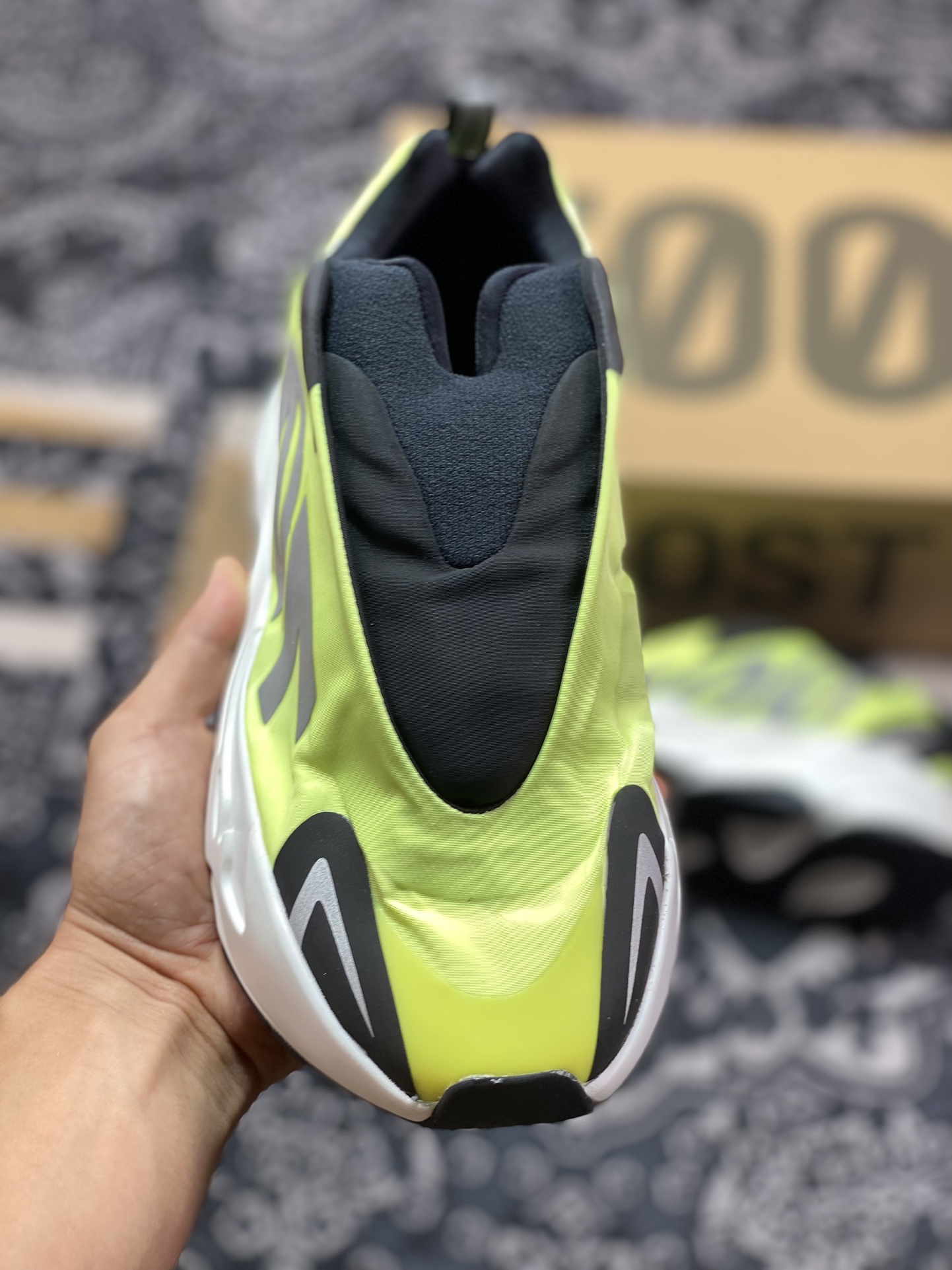 AD 阿迪Yeezy 700 MNVN 3M反光 侃爷椰子700潮流复古老爹鞋 GY2055