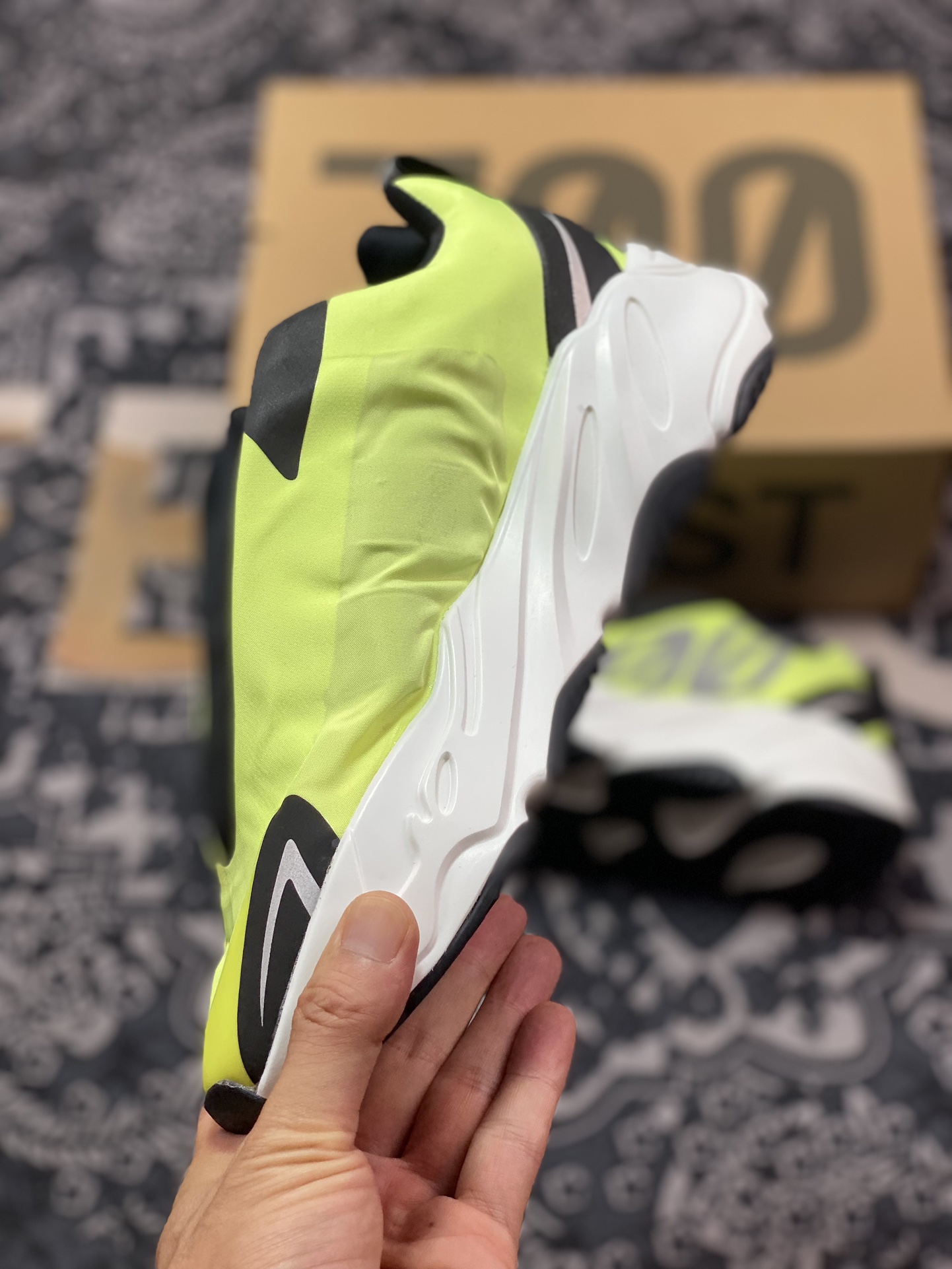 AD 阿迪Yeezy 700 MNVN 3M反光 侃爷椰子700潮流复古老爹鞋 GY2055