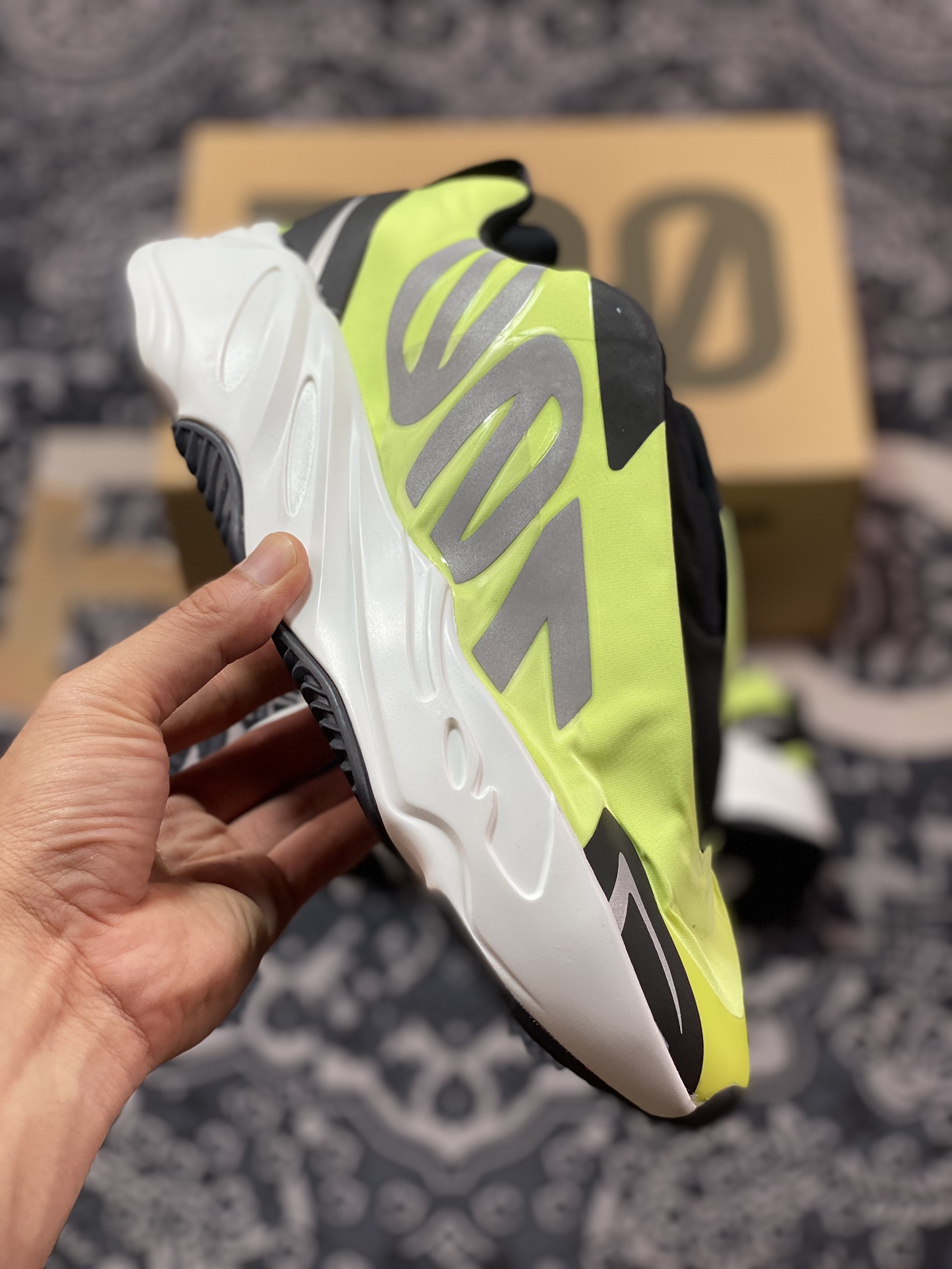 AD 阿迪Yeezy 700 MNVN 3M反光 侃爷椰子700潮流复古老爹鞋 GY2055