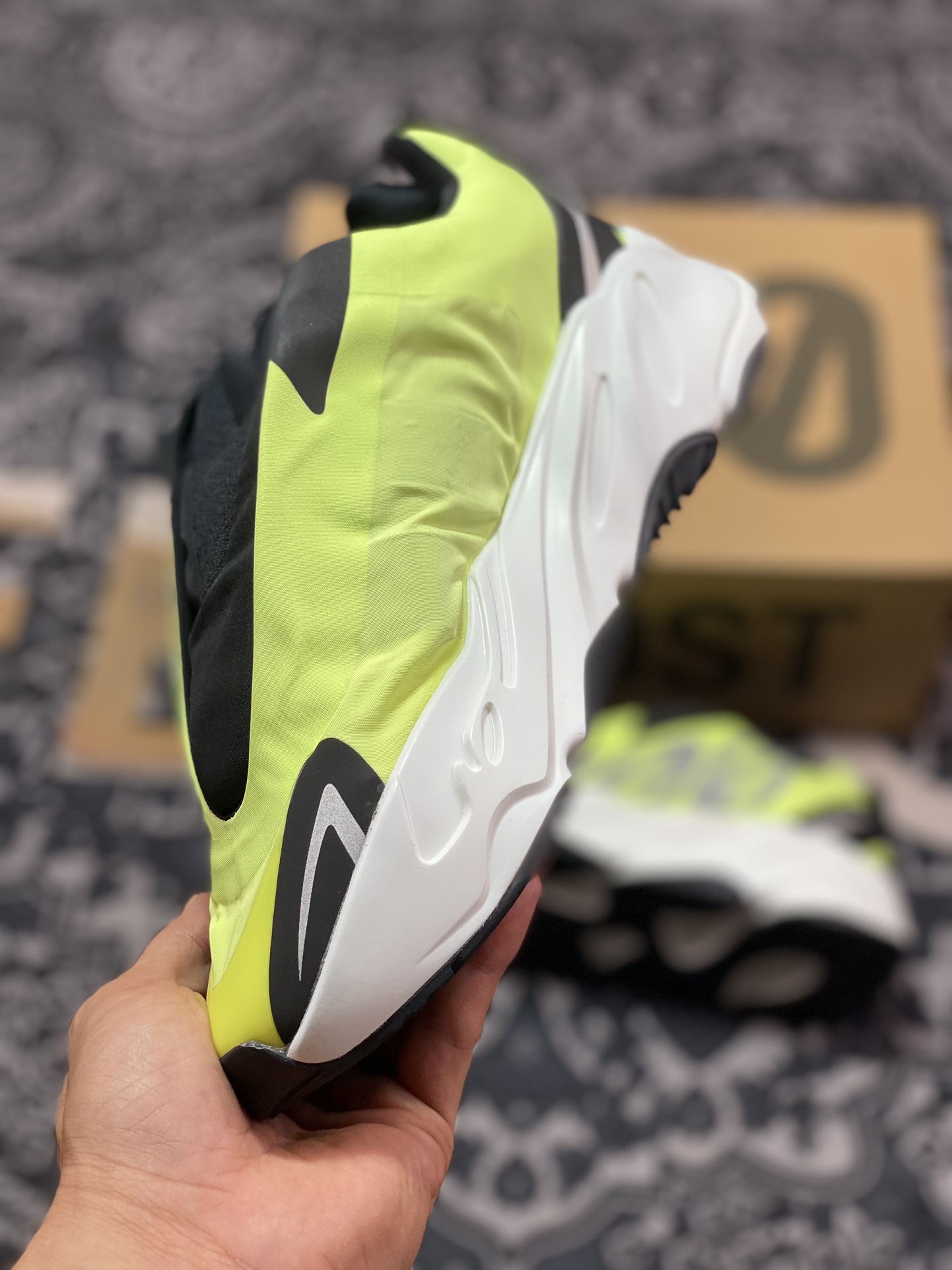 AD 阿迪Yeezy 700 MNVN 3M反光 侃爷椰子700潮流复古老爹鞋 GY2055