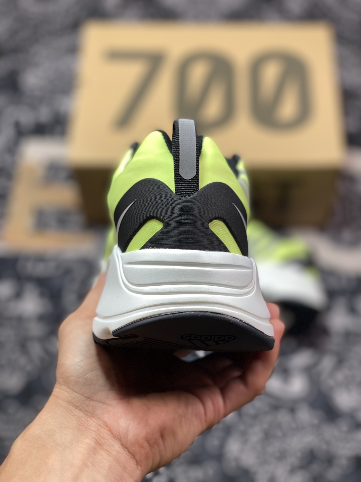 AD 阿迪Yeezy 700 MNVN 3M反光 侃爷椰子700潮流复古老爹鞋 GY2055