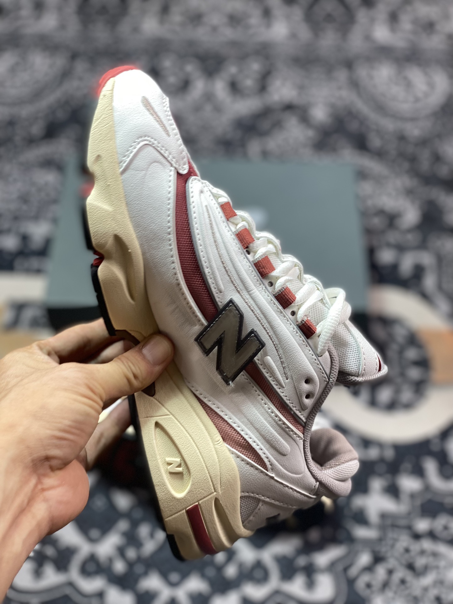 NB新百伦New Balance M1000”Off White Gradient Red”系列低帮慢跑鞋“米白酒红”M1000CB