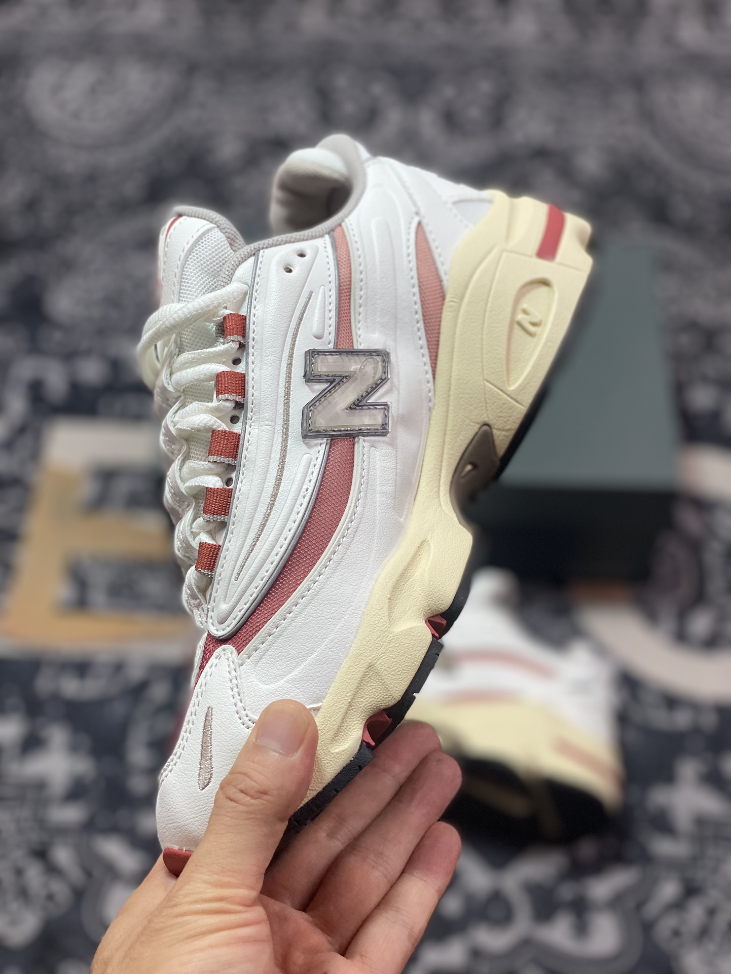 NB新百伦New Balance M1000”Off White Gradient Red”系列低帮慢跑鞋“米白酒红”M1000CB