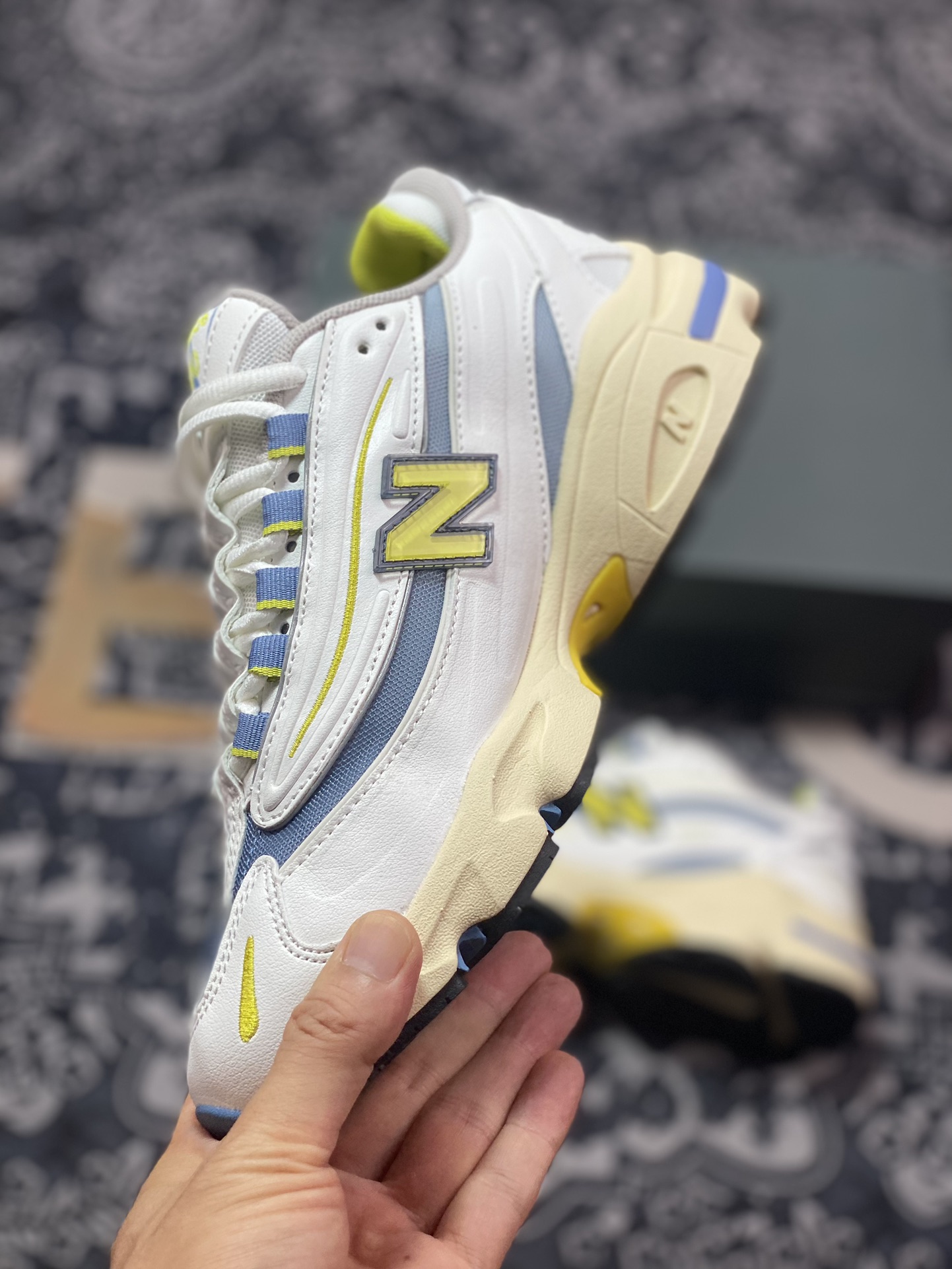 NB新百伦New Balance M1000”Angora/Moonrock”系列低帮慢跑鞋“米白黄夜光蓝”M1000CV