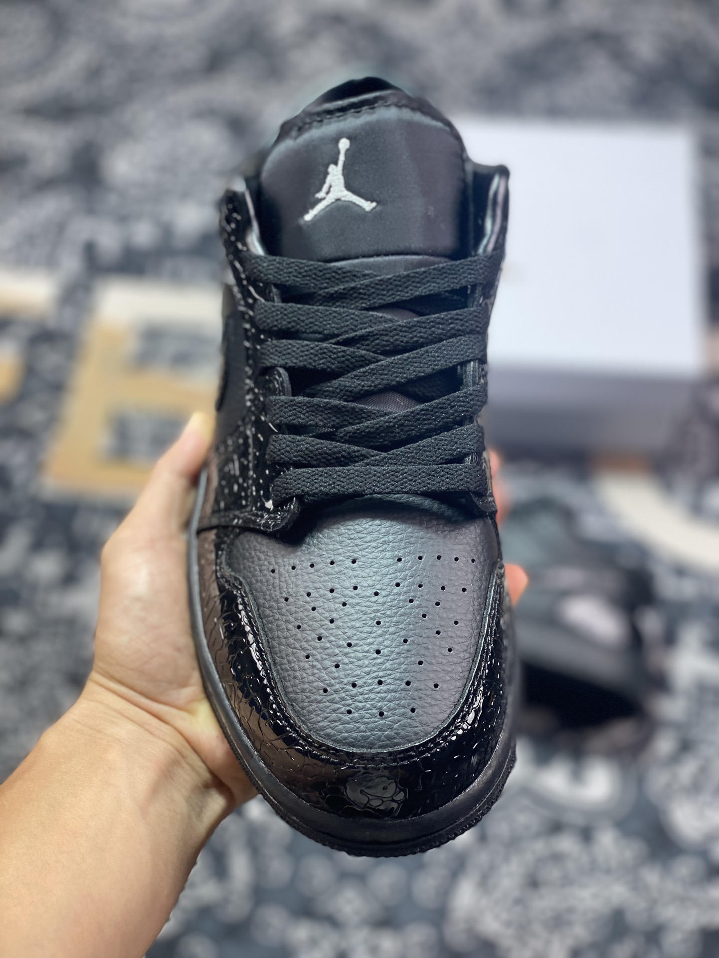 原厂级别 Air Jordan 1 Low 全黑爆裂漆皮 AJ1 乔1低帮休闲板鞋 HJ7743-010